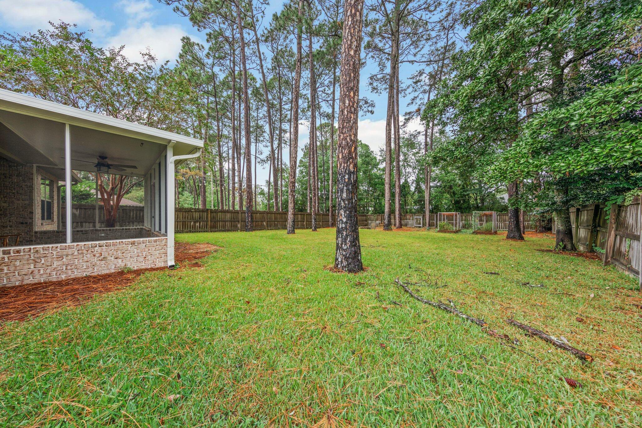 VALPARAISO PINECREST 6 - Residential Lease