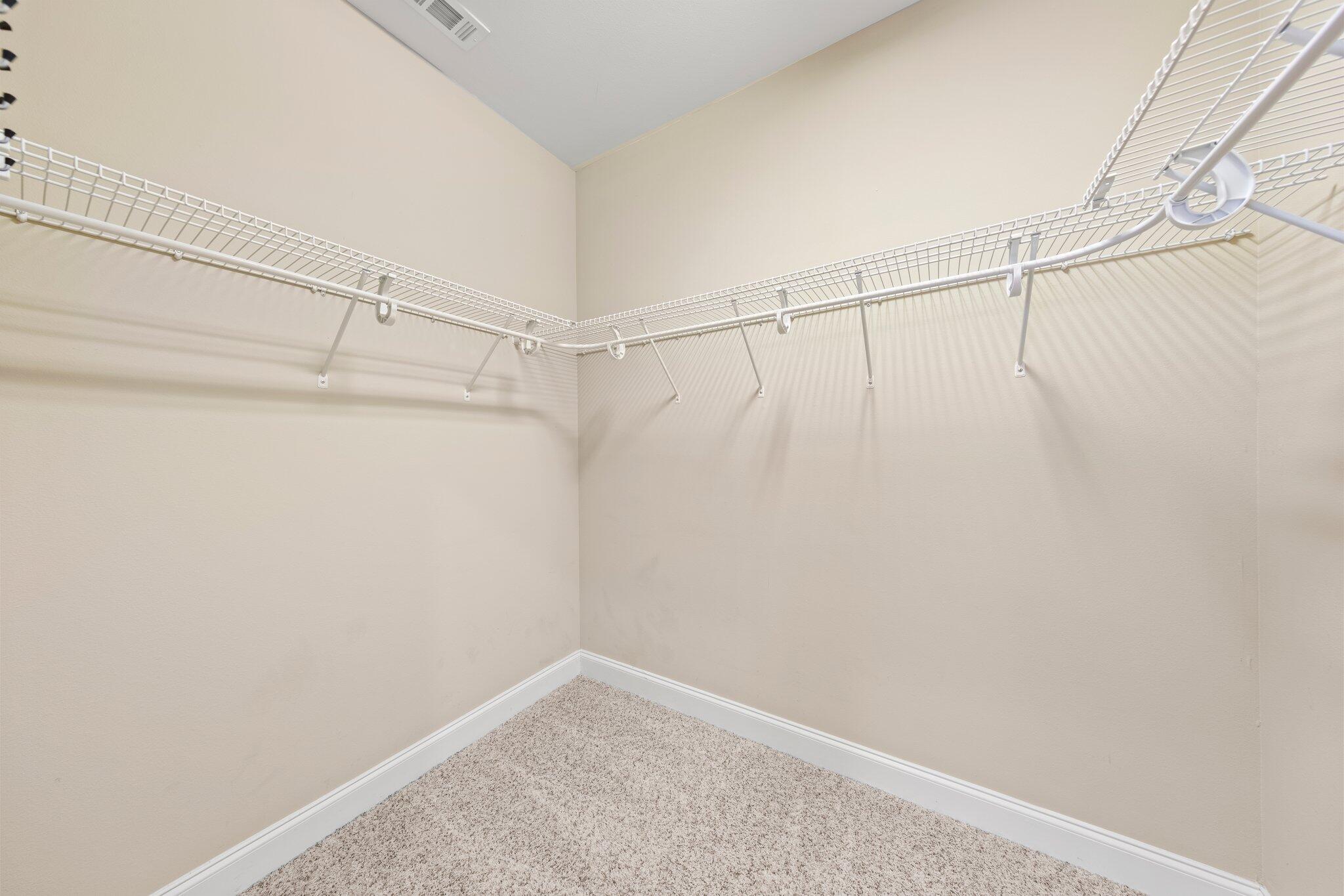 VALPARAISO PINECREST 6 - Residential Lease