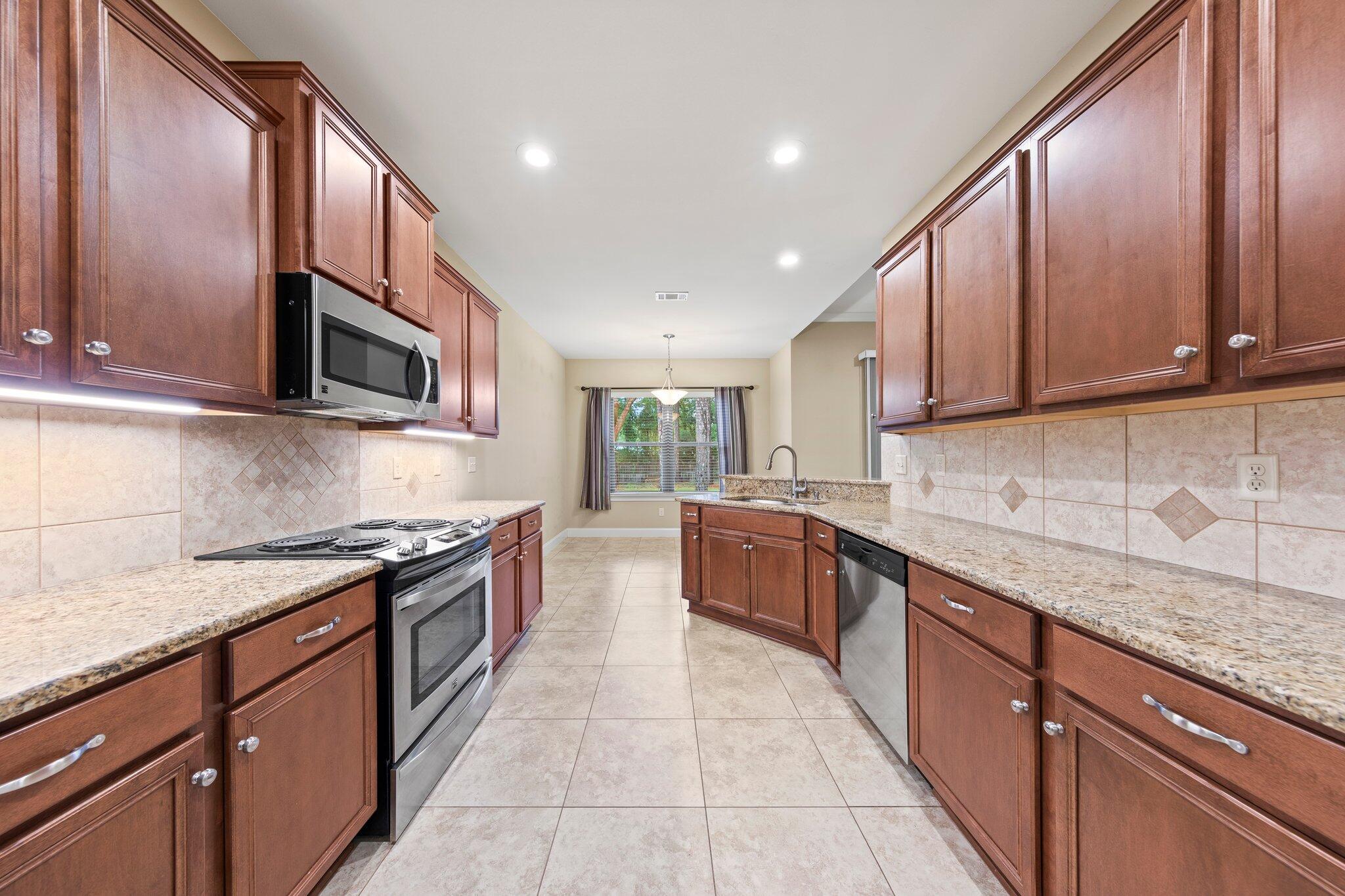 VALPARAISO PINECREST 6 - Residential Lease