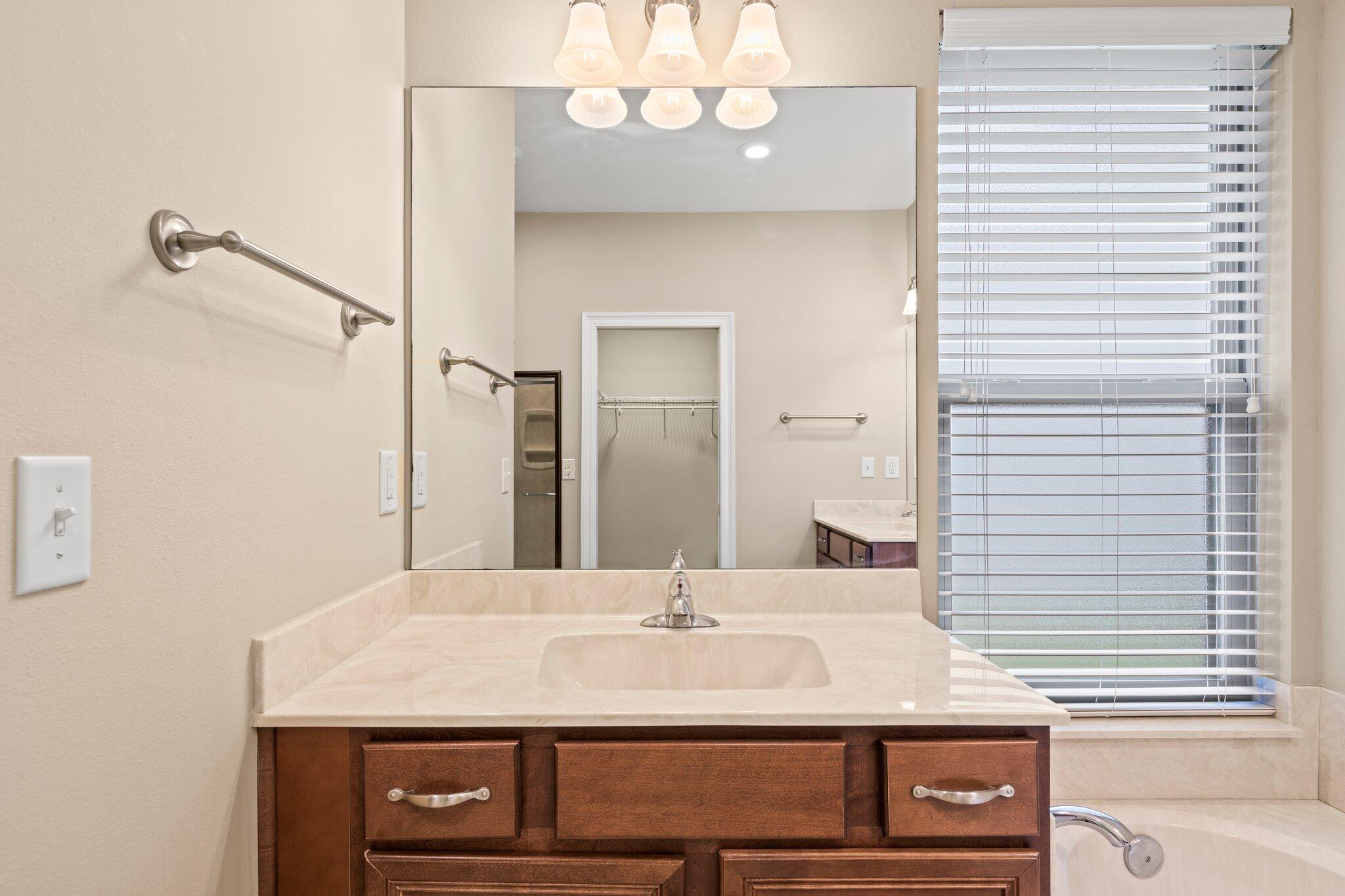 VALPARAISO PINECREST 6 - Residential Lease