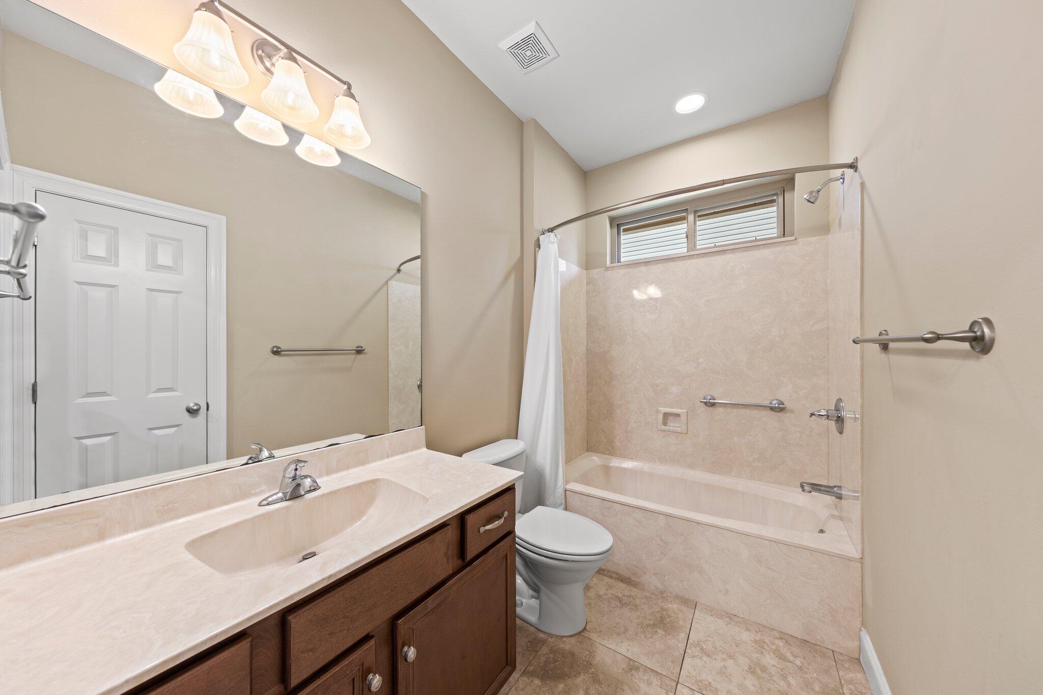 VALPARAISO PINECREST 6 - Residential Lease