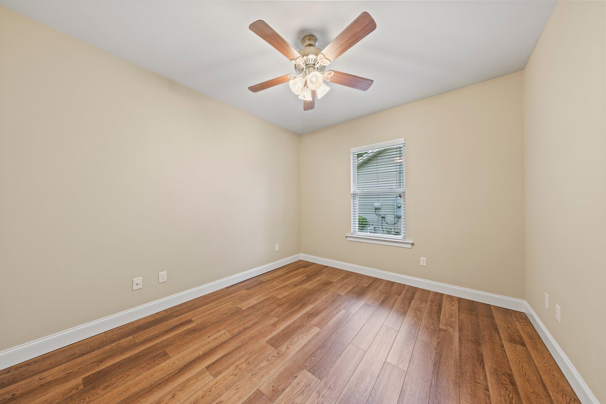 VALPARAISO PINECREST 6 - Residential Lease