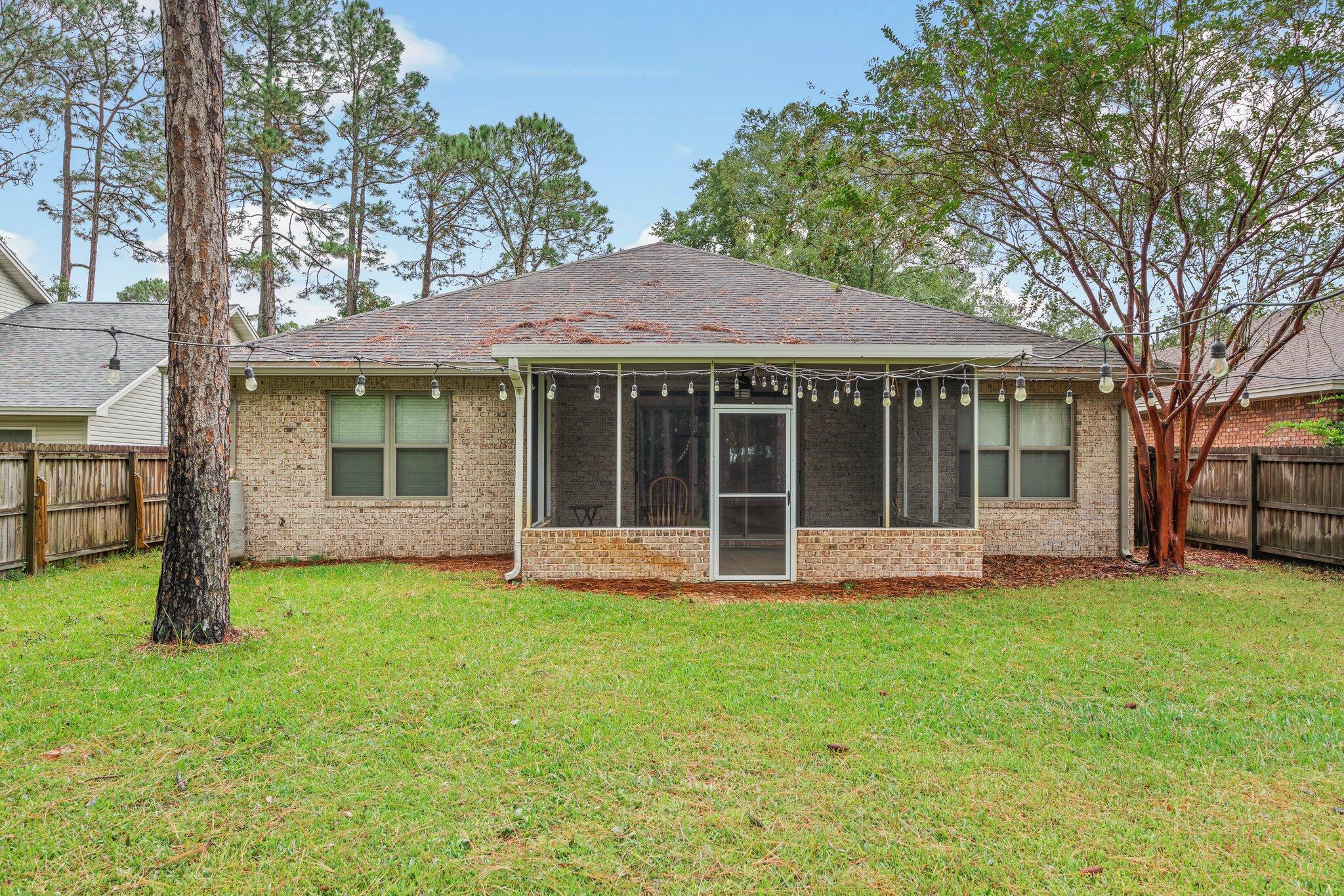 VALPARAISO PINECREST 6 - Residential Lease