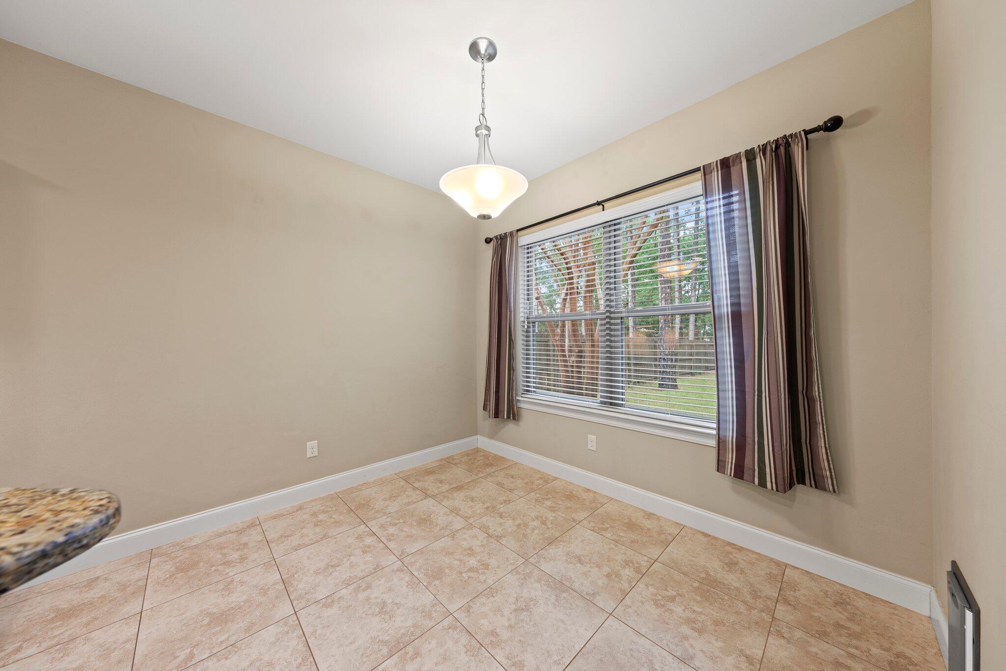 VALPARAISO PINECREST 6 - Residential Lease