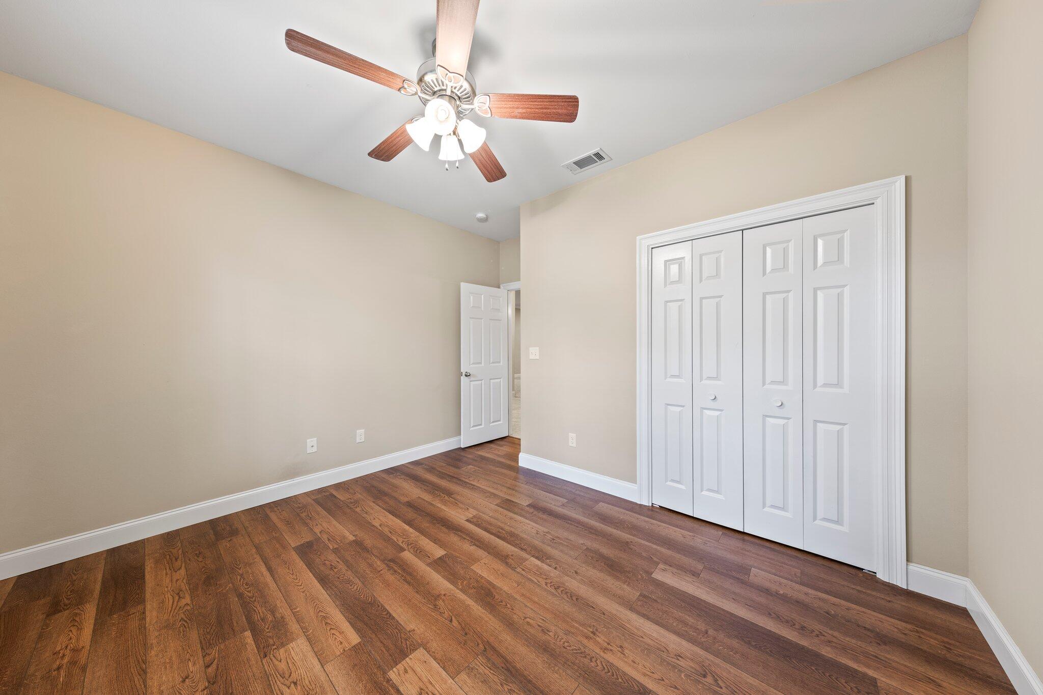 VALPARAISO PINECREST 6 - Residential Lease