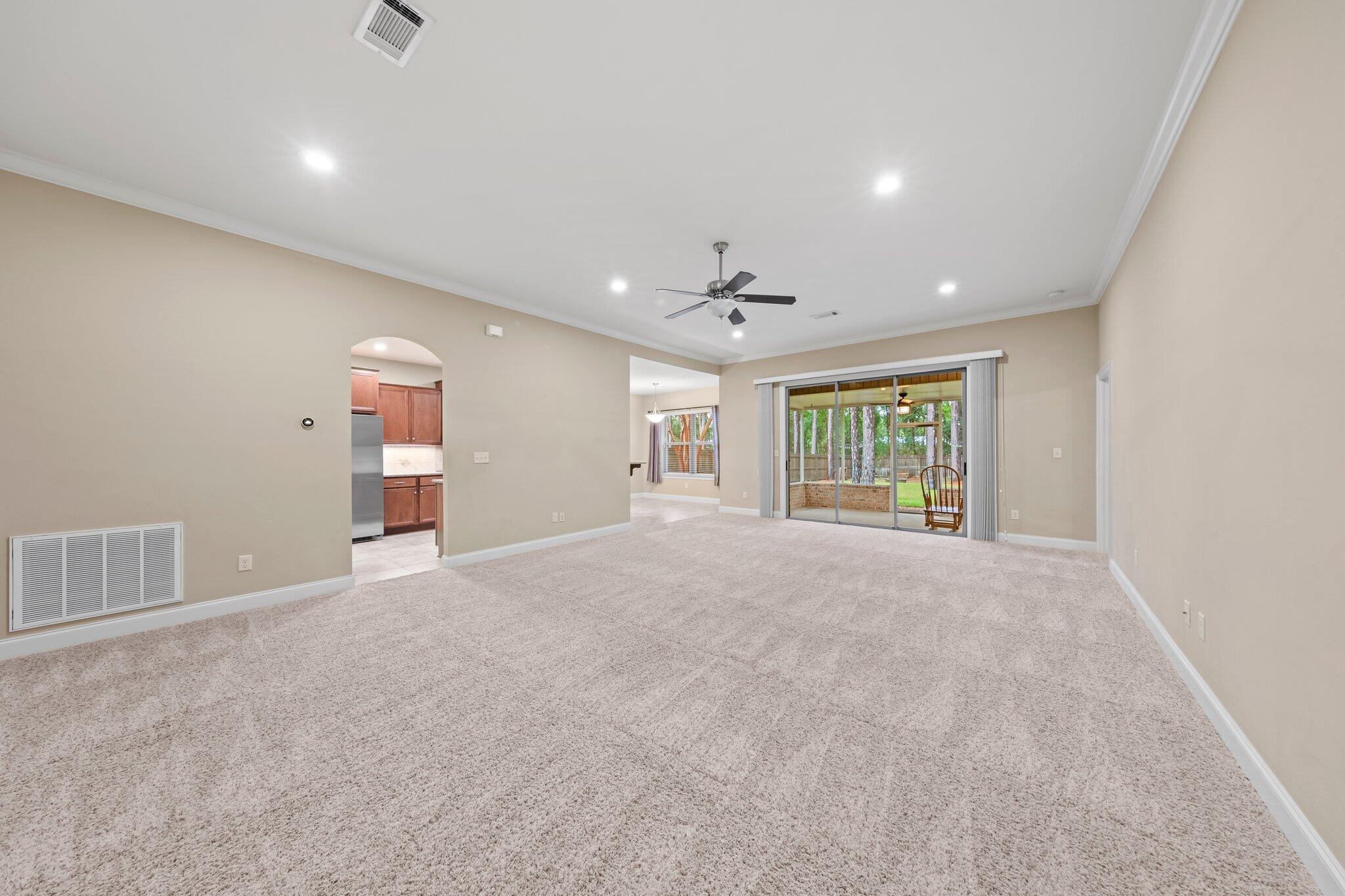 VALPARAISO PINECREST 6 - Residential Lease