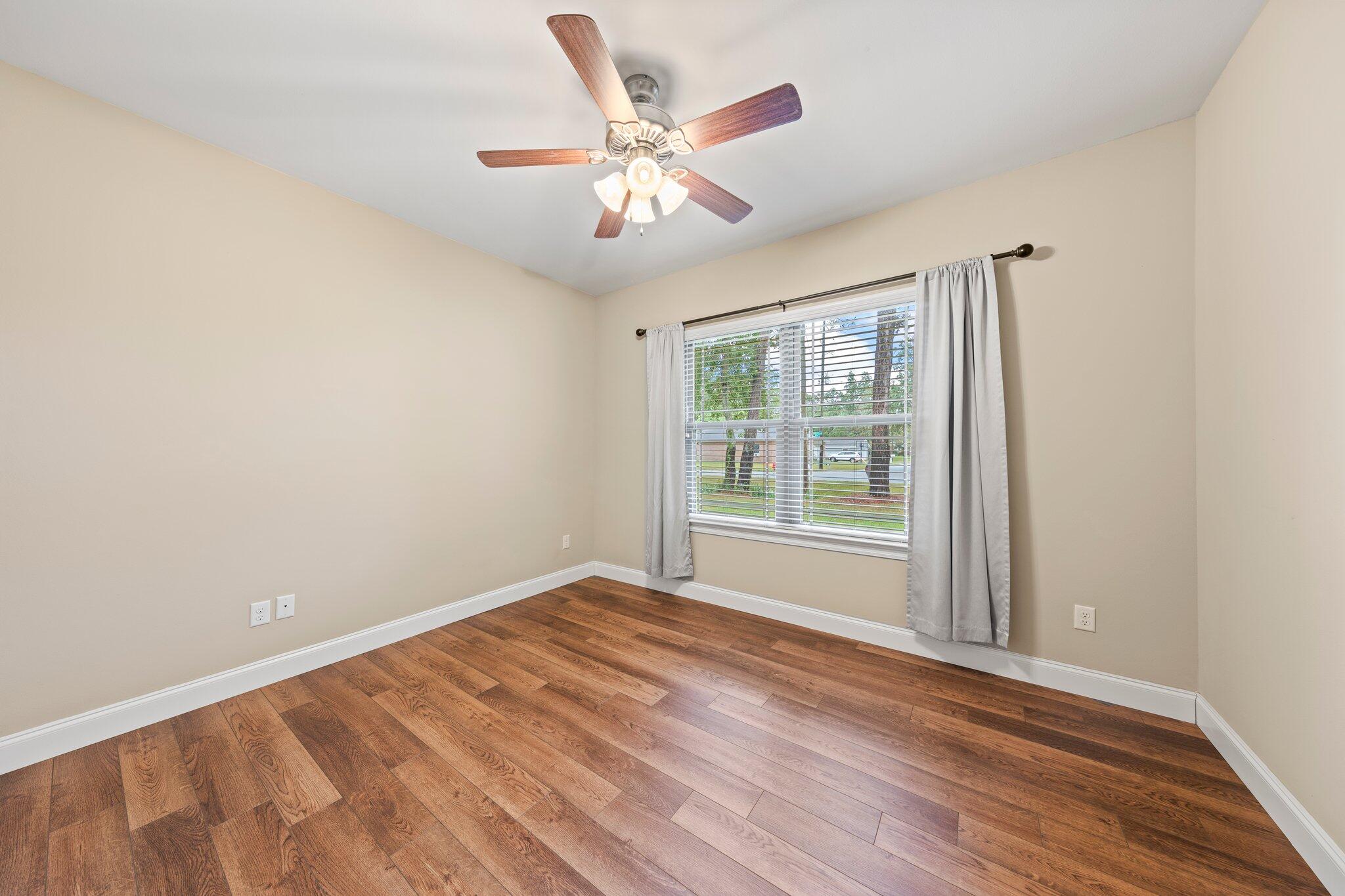 VALPARAISO PINECREST 6 - Residential Lease