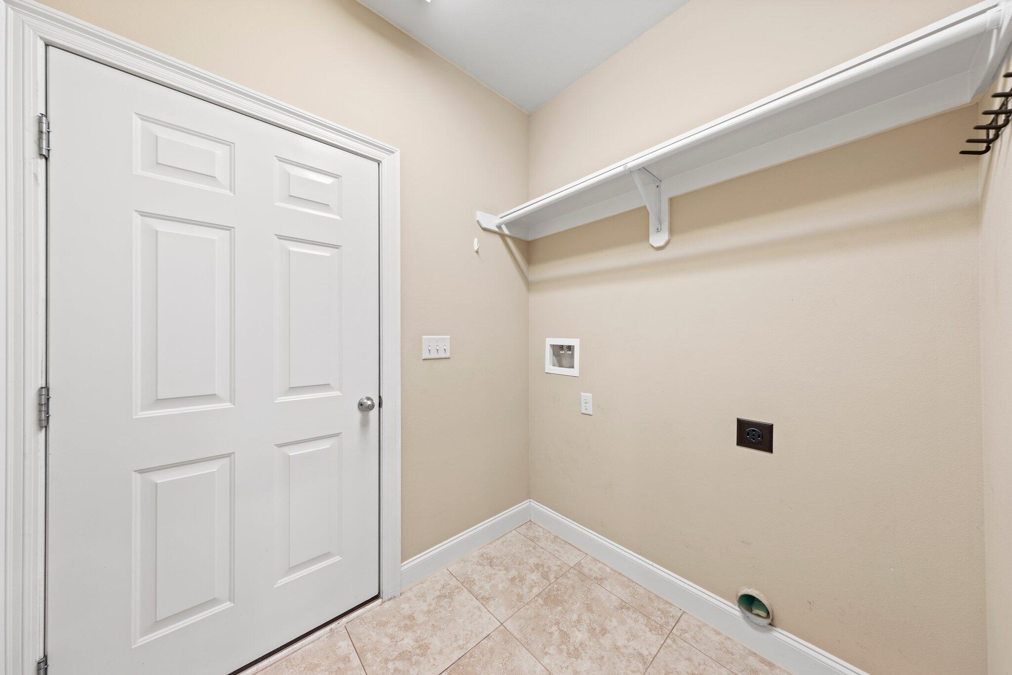 VALPARAISO PINECREST 6 - Residential Lease