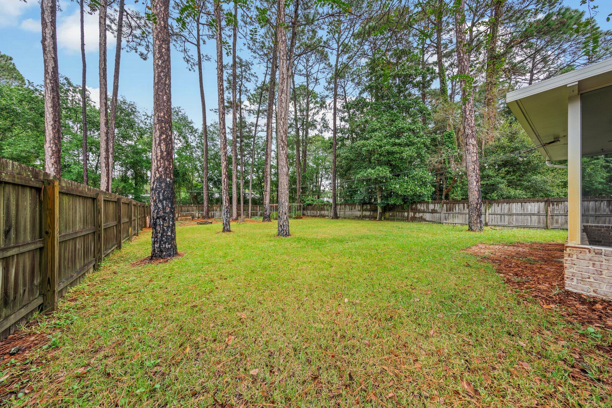 VALPARAISO PINECREST 6 - Residential Lease