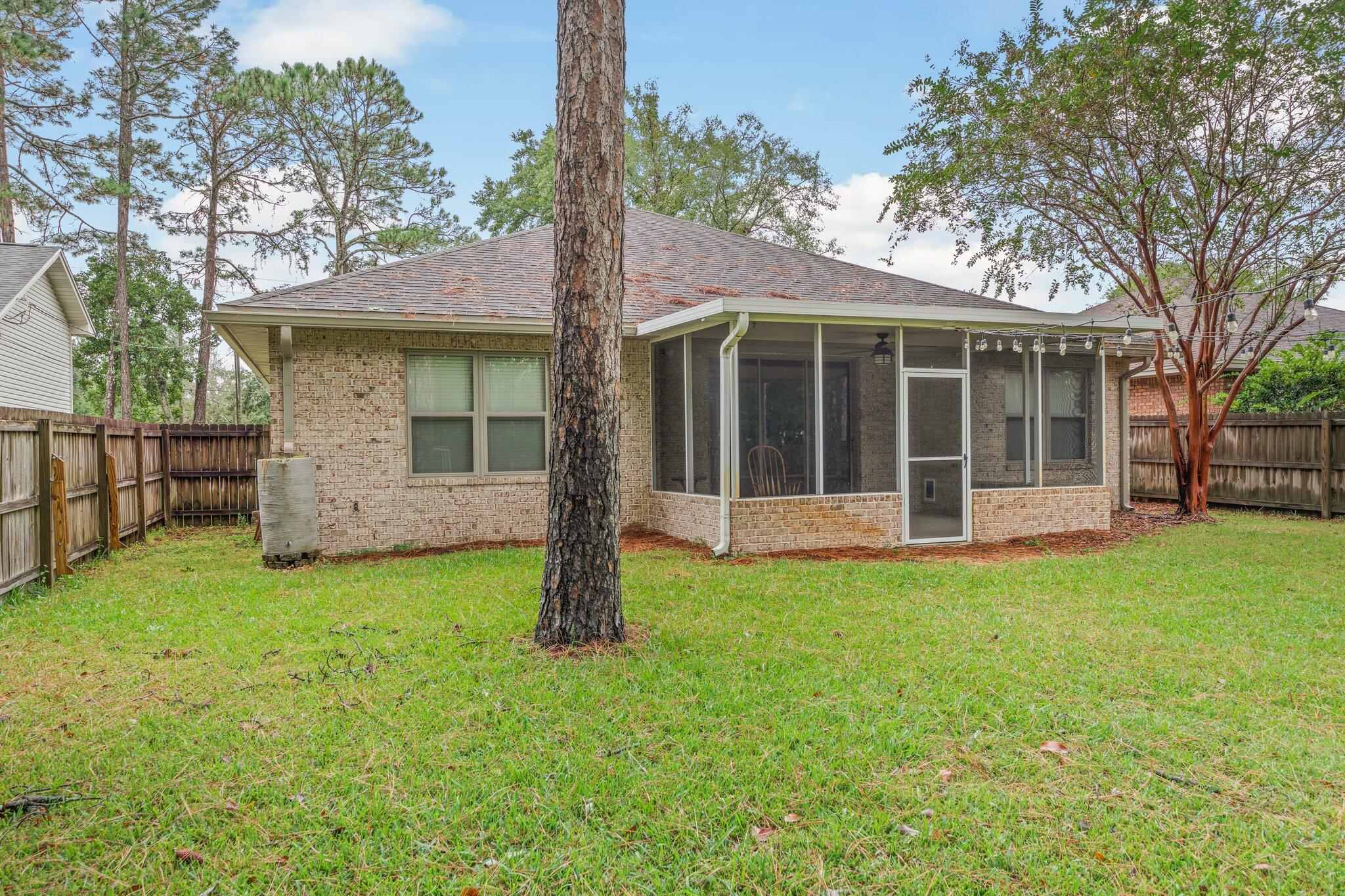 VALPARAISO PINECREST 6 - Residential Lease