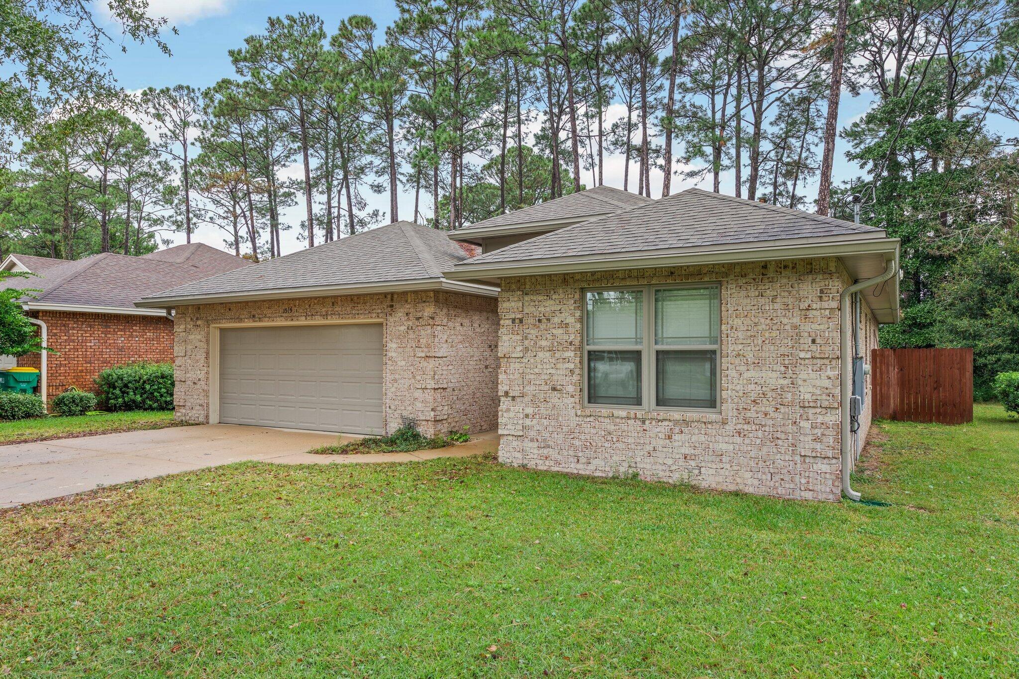 VALPARAISO PINECREST 6 - Residential Lease