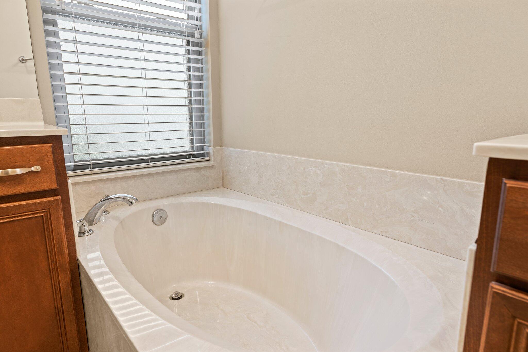 VALPARAISO PINECREST 6 - Residential Lease