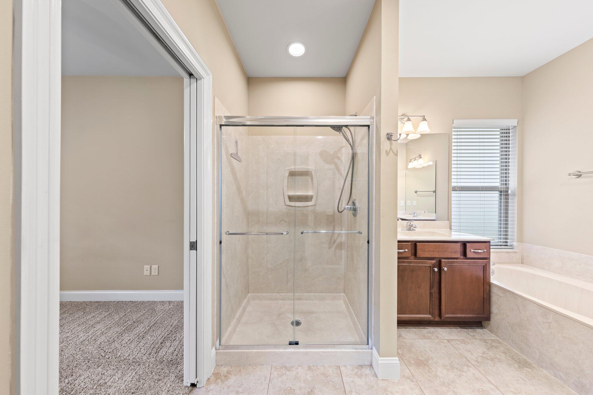 VALPARAISO PINECREST 6 - Residential Lease