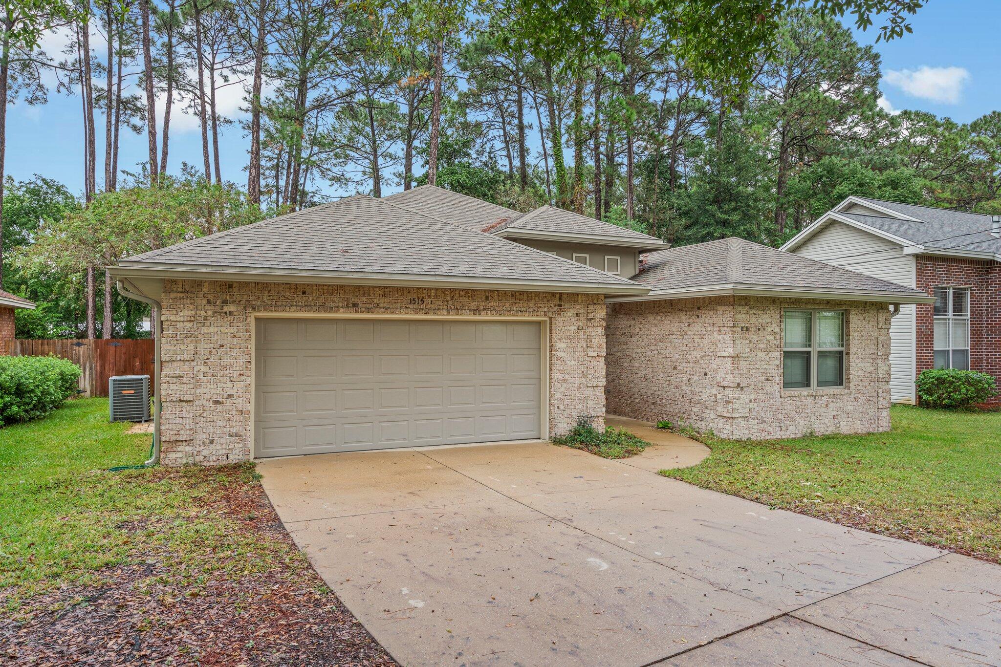 VALPARAISO PINECREST 6 - Residential Lease