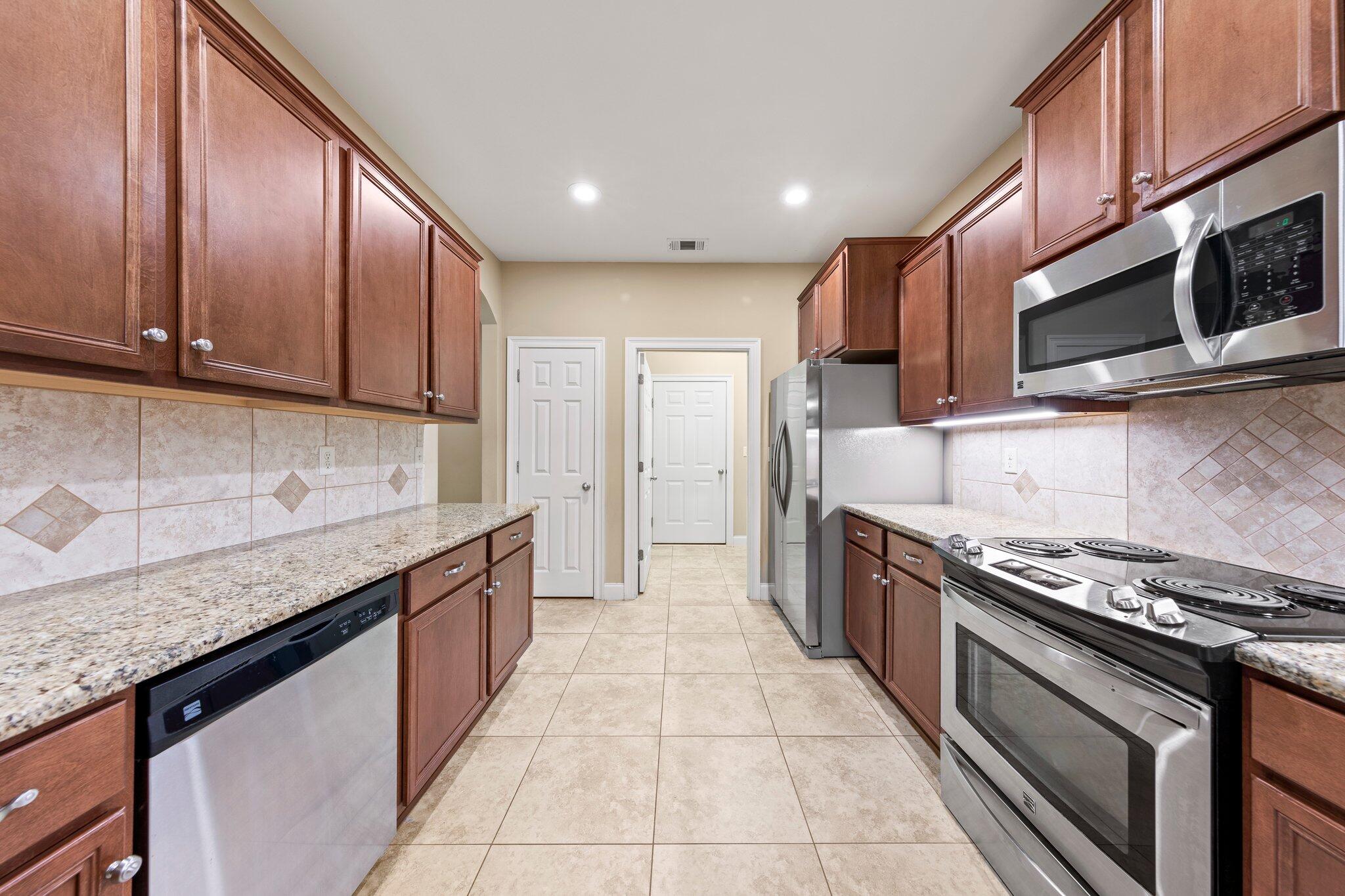 VALPARAISO PINECREST 6 - Residential Lease