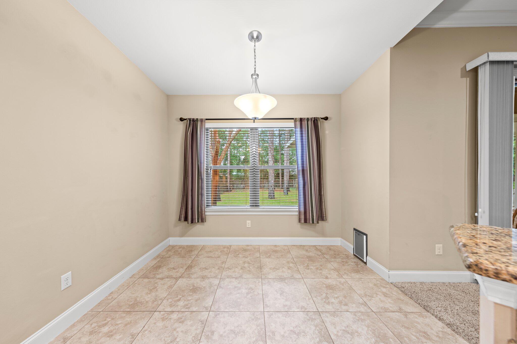 VALPARAISO PINECREST 6 - Residential Lease