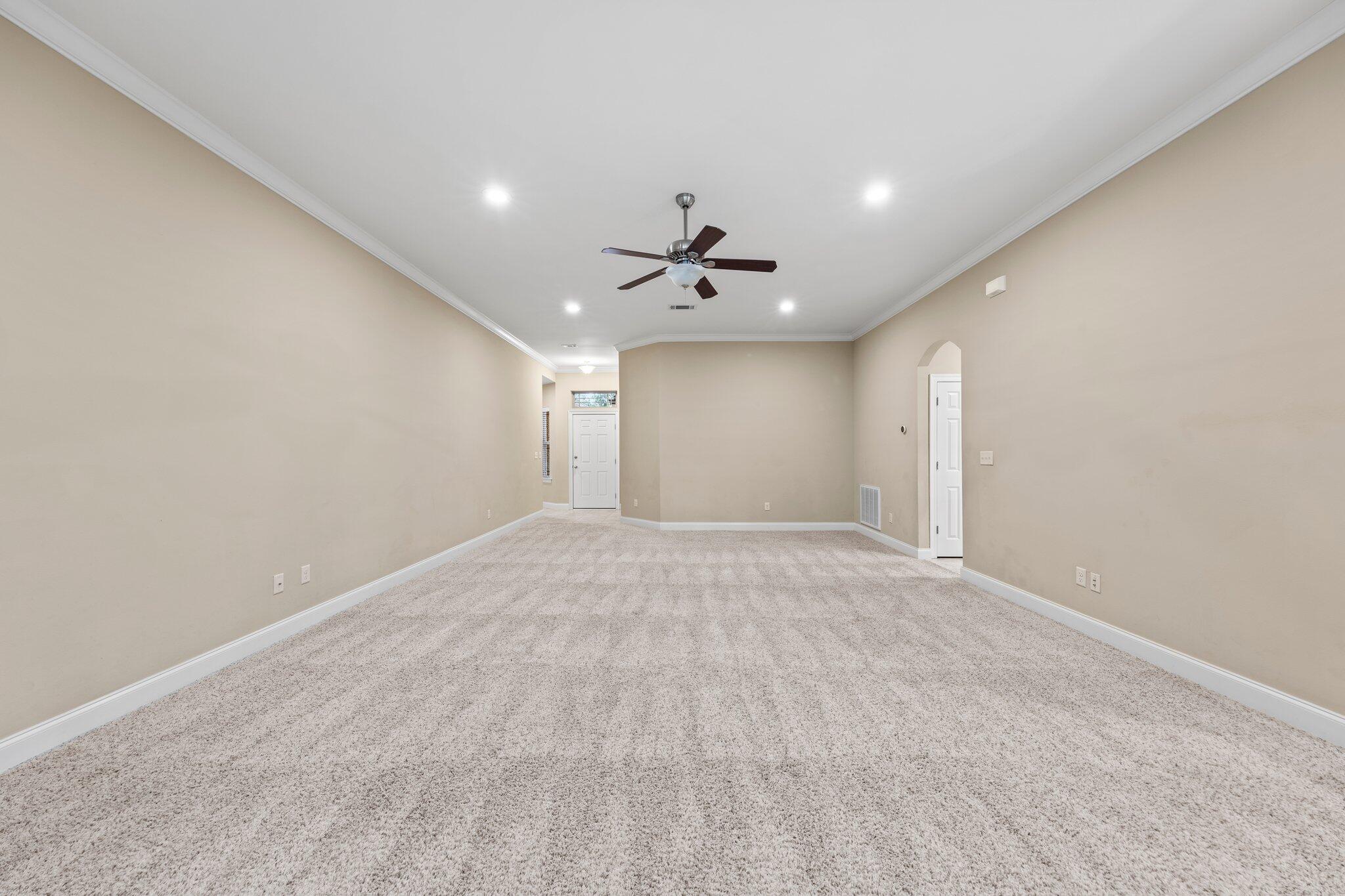 VALPARAISO PINECREST 6 - Residential Lease