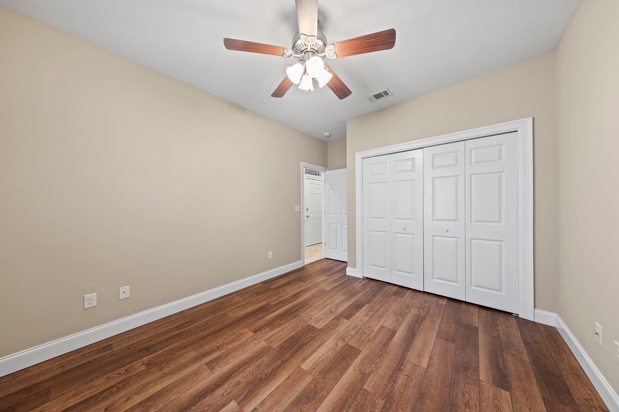 VALPARAISO PINECREST 6 - Residential Lease