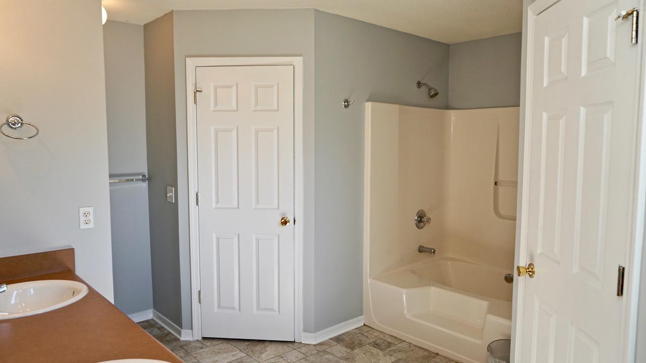 WEST VIEW ESTATES PH 5 - Residential Lease