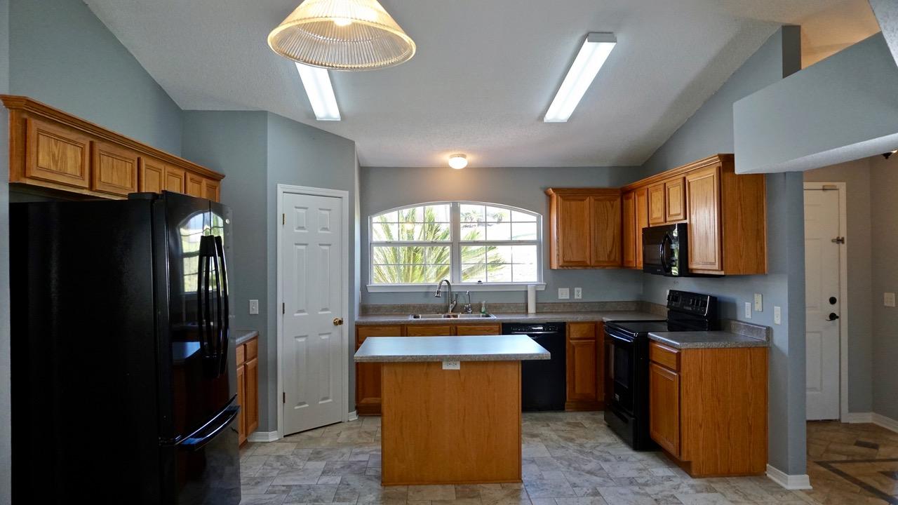 WEST VIEW ESTATES PH 5 - Residential Lease