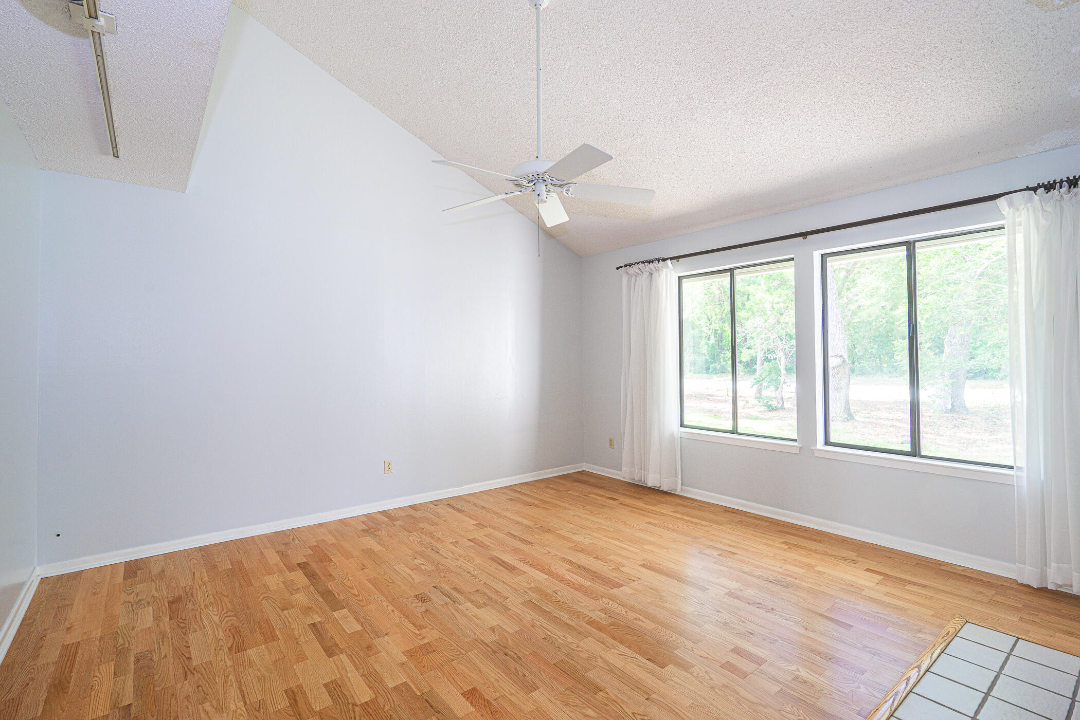 ROYAL OAK VILLAGE - Residential