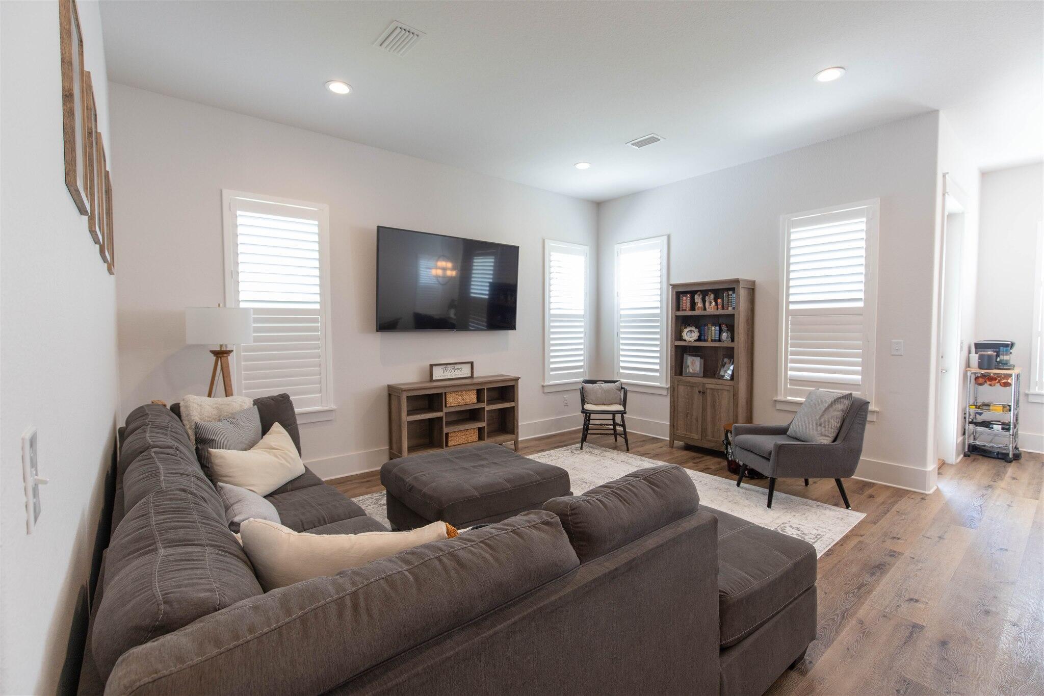 FRANGISTA BEACH - Residential Lease