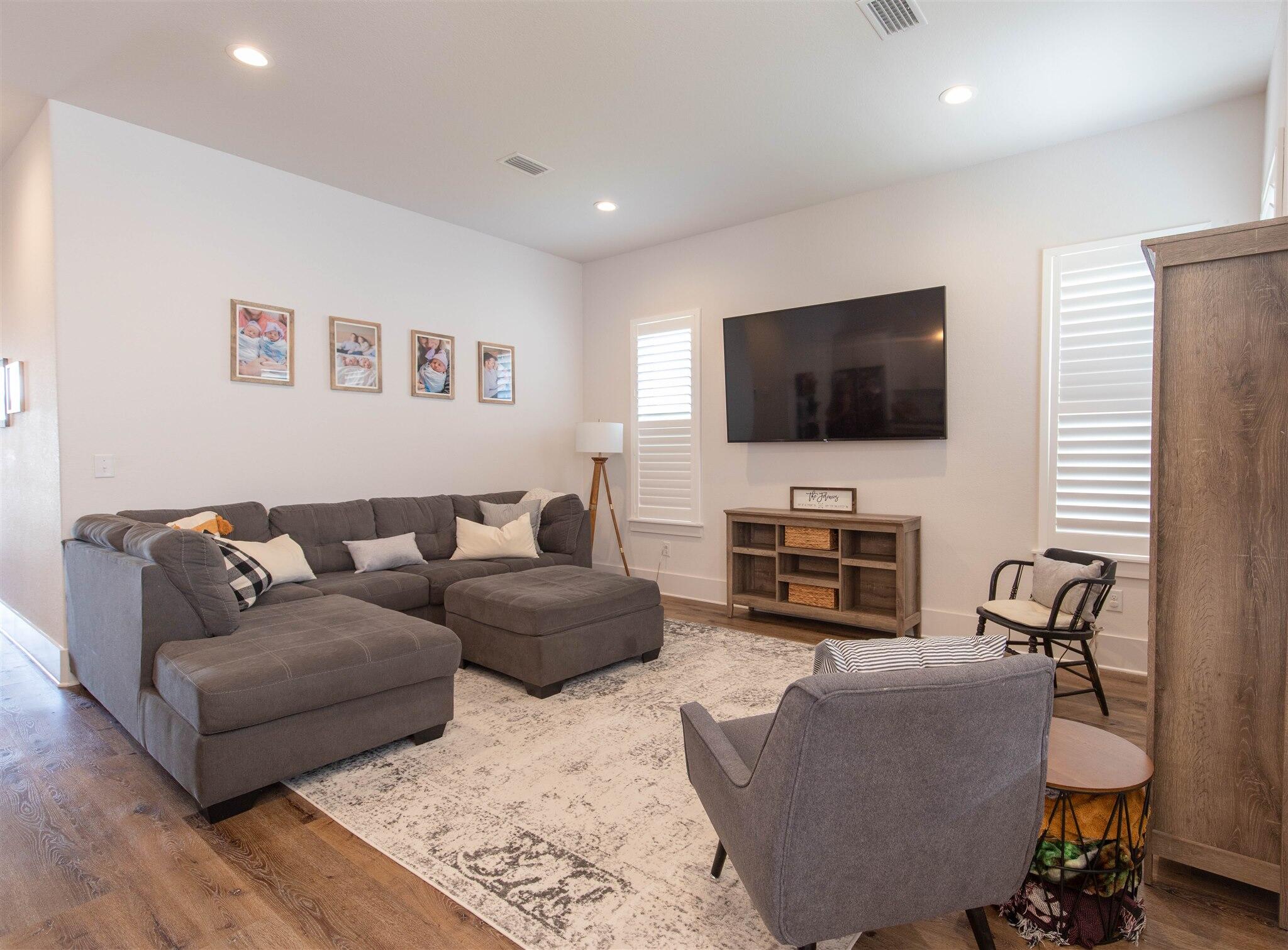 FRANGISTA BEACH - Residential Lease