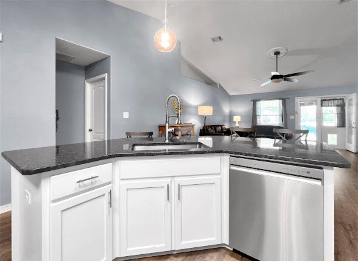 CREETWOOD VILLAGE - Residential