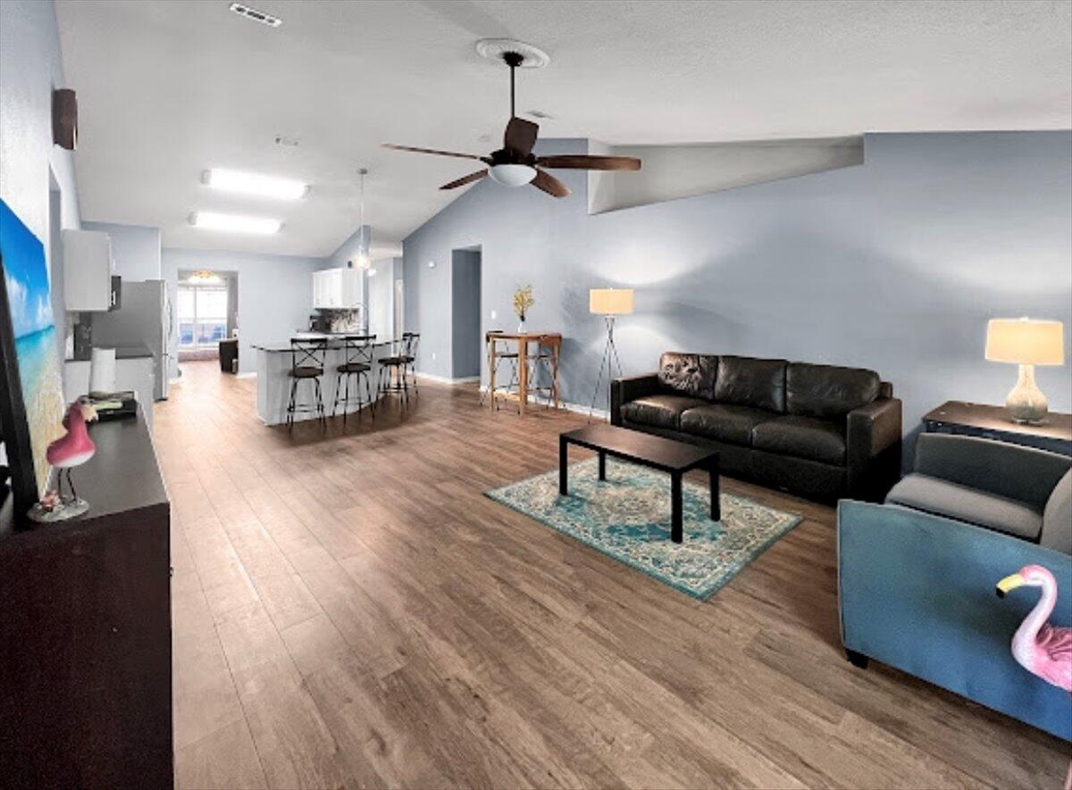 CREETWOOD VILLAGE - Residential