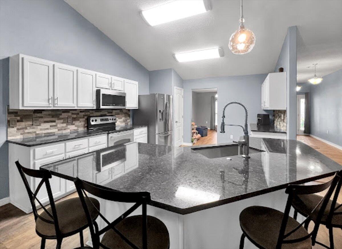 CREETWOOD VILLAGE - Residential