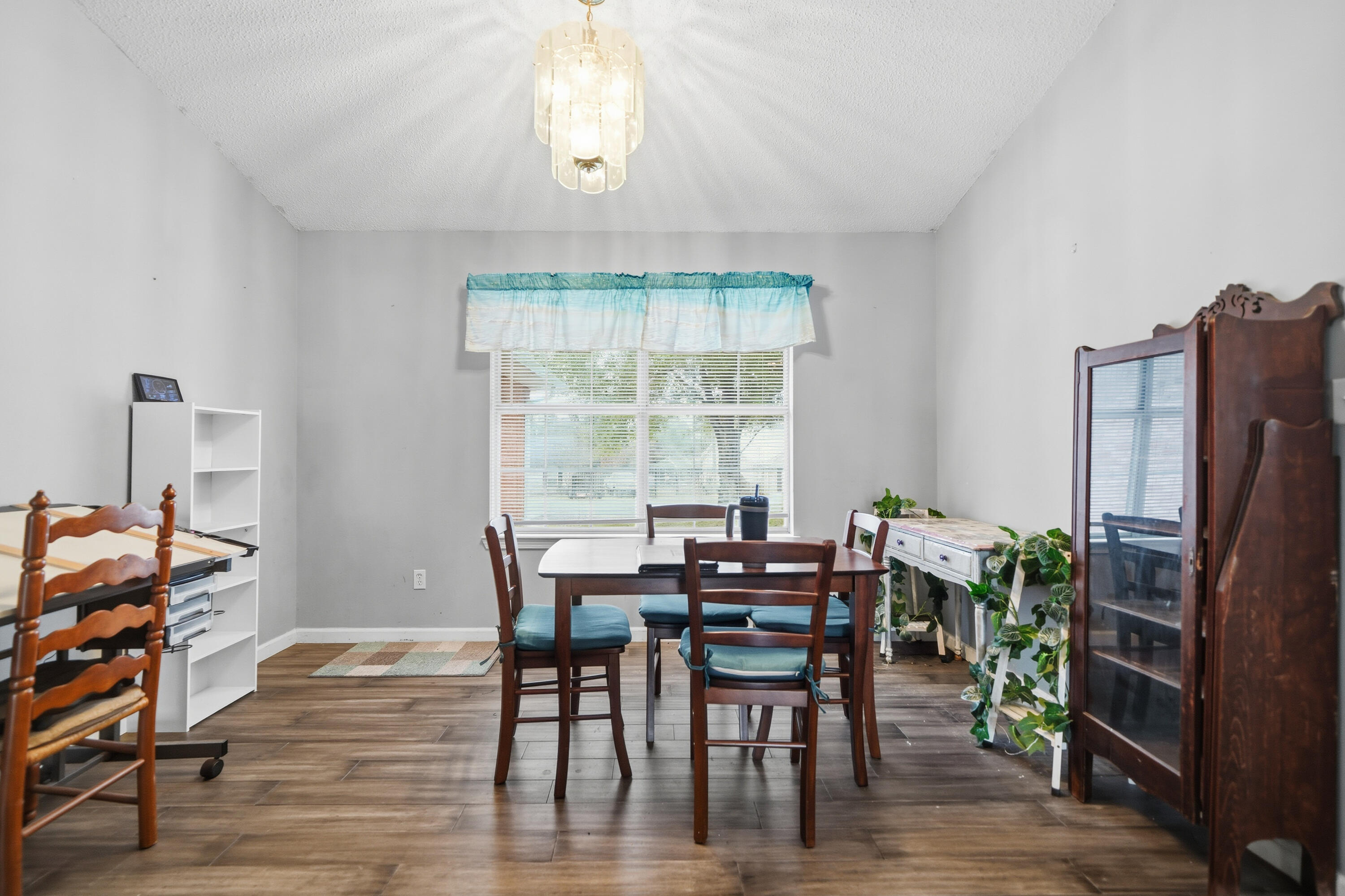 COUNTRYVIEW ESTATES 4TH ADDN - Residential