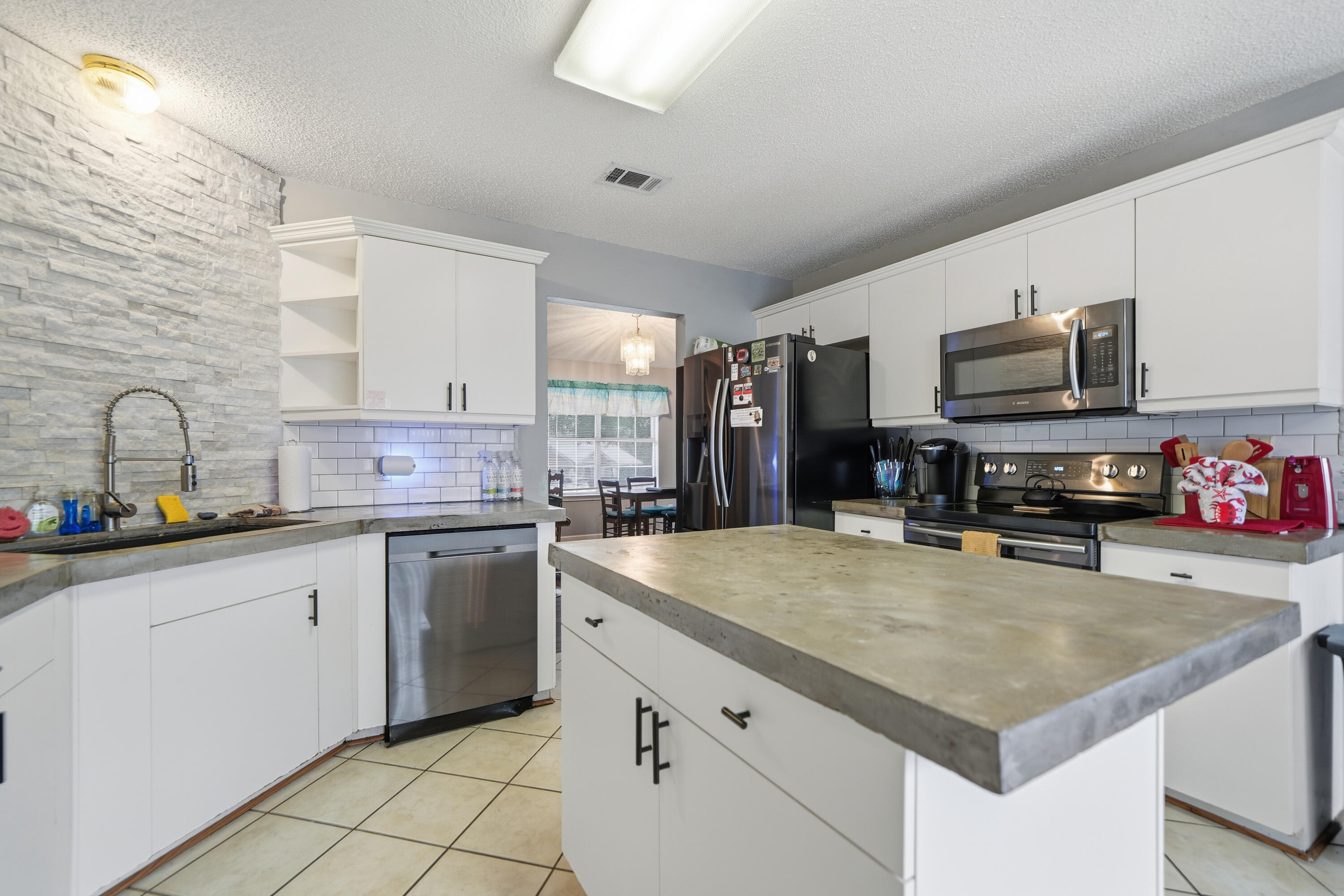 COUNTRYVIEW ESTATES 4TH ADDN - Residential