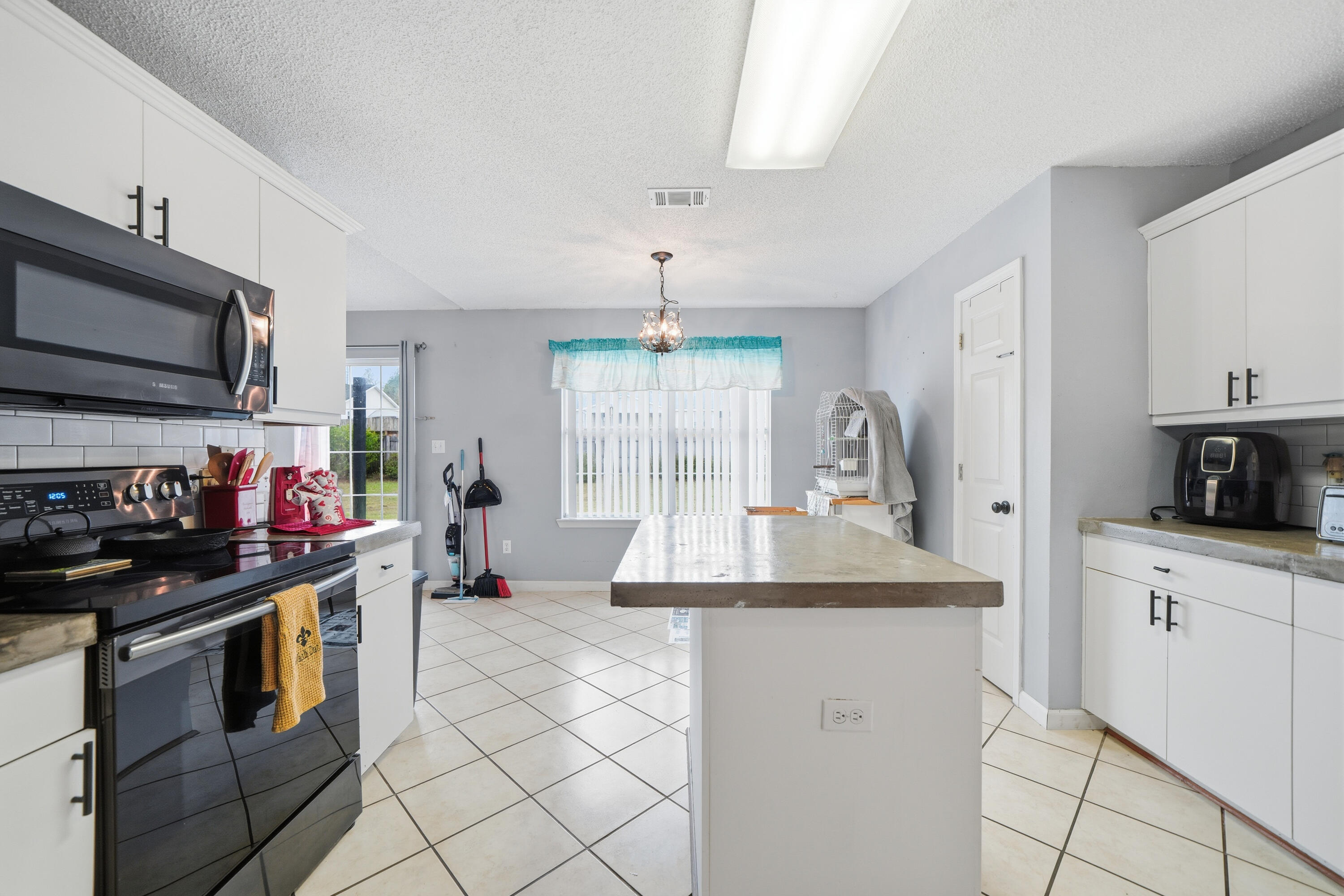 COUNTRYVIEW ESTATES 4TH ADDN - Residential