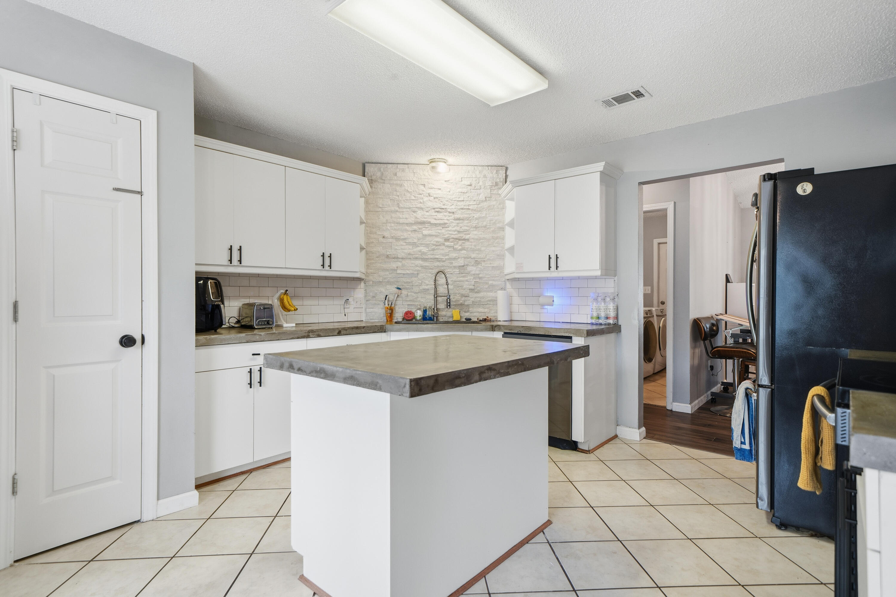 COUNTRYVIEW ESTATES 4TH ADDN - Residential