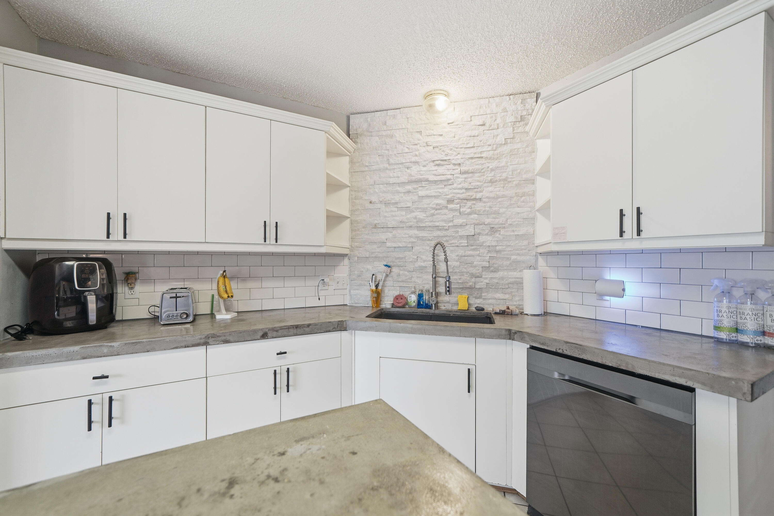 COUNTRYVIEW ESTATES 4TH ADDN - Residential