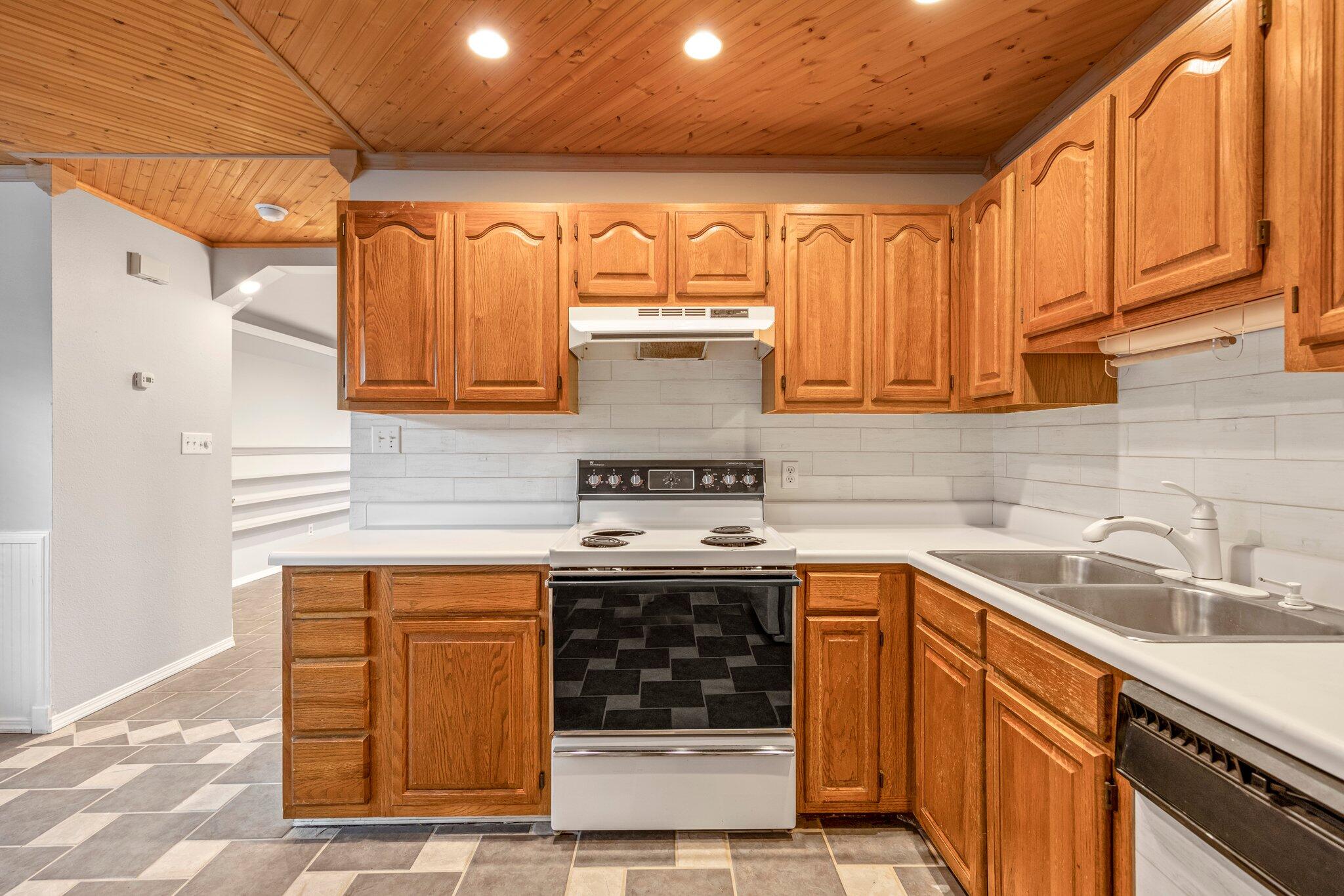 LLOYD & HETHERINGTON - Residential