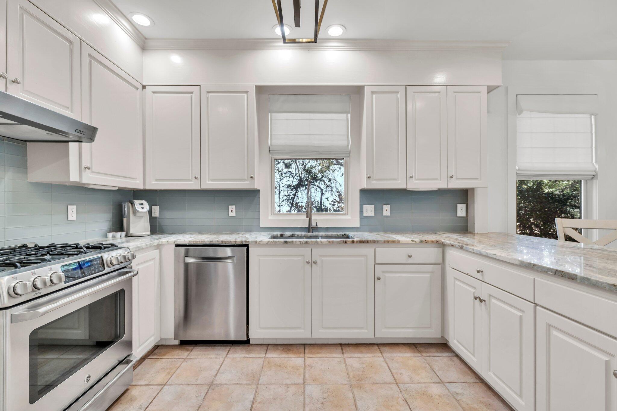 LAKEWOOD  POINTE ESTATES - Residential