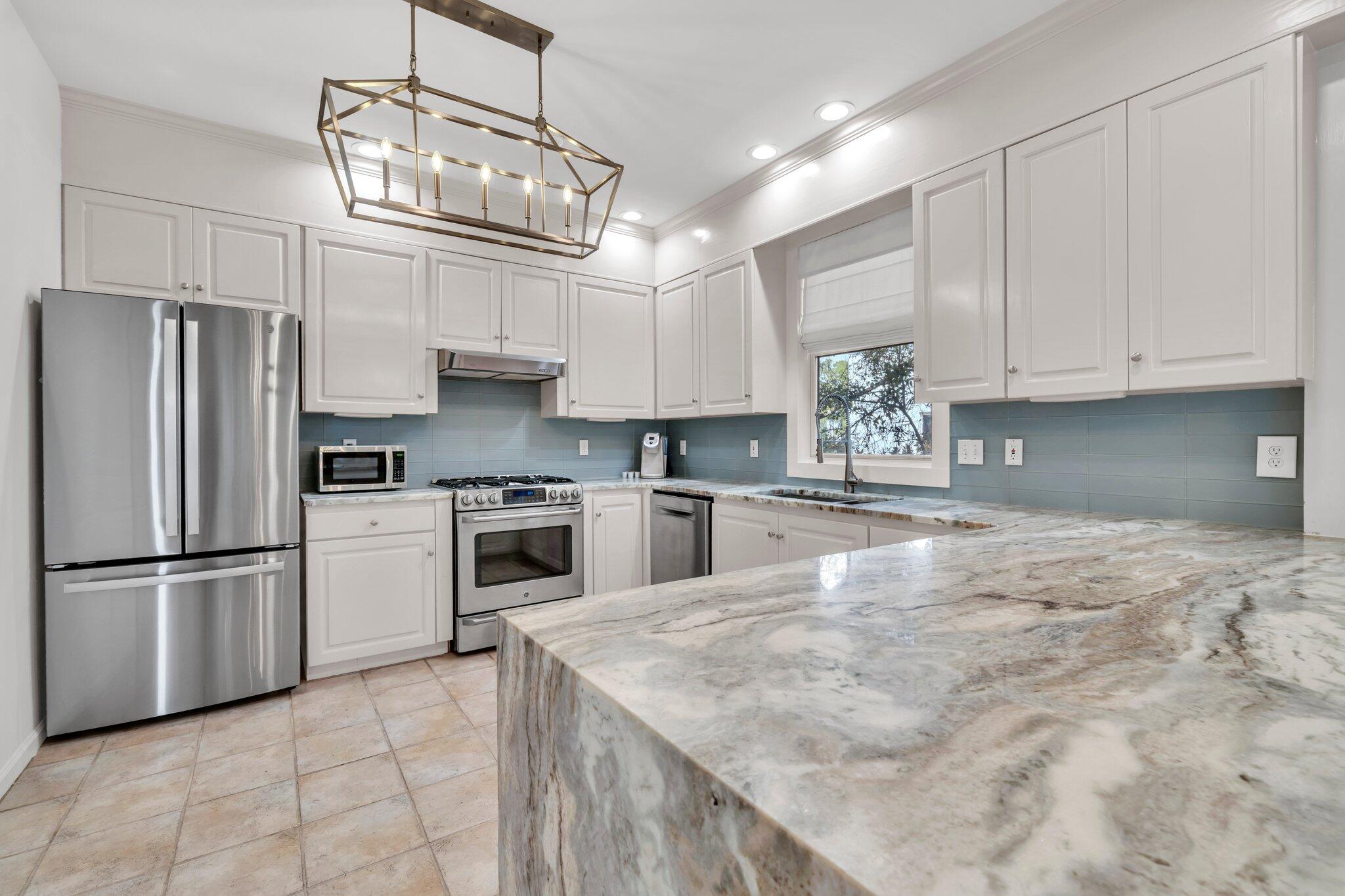 LAKEWOOD  POINTE ESTATES - Residential