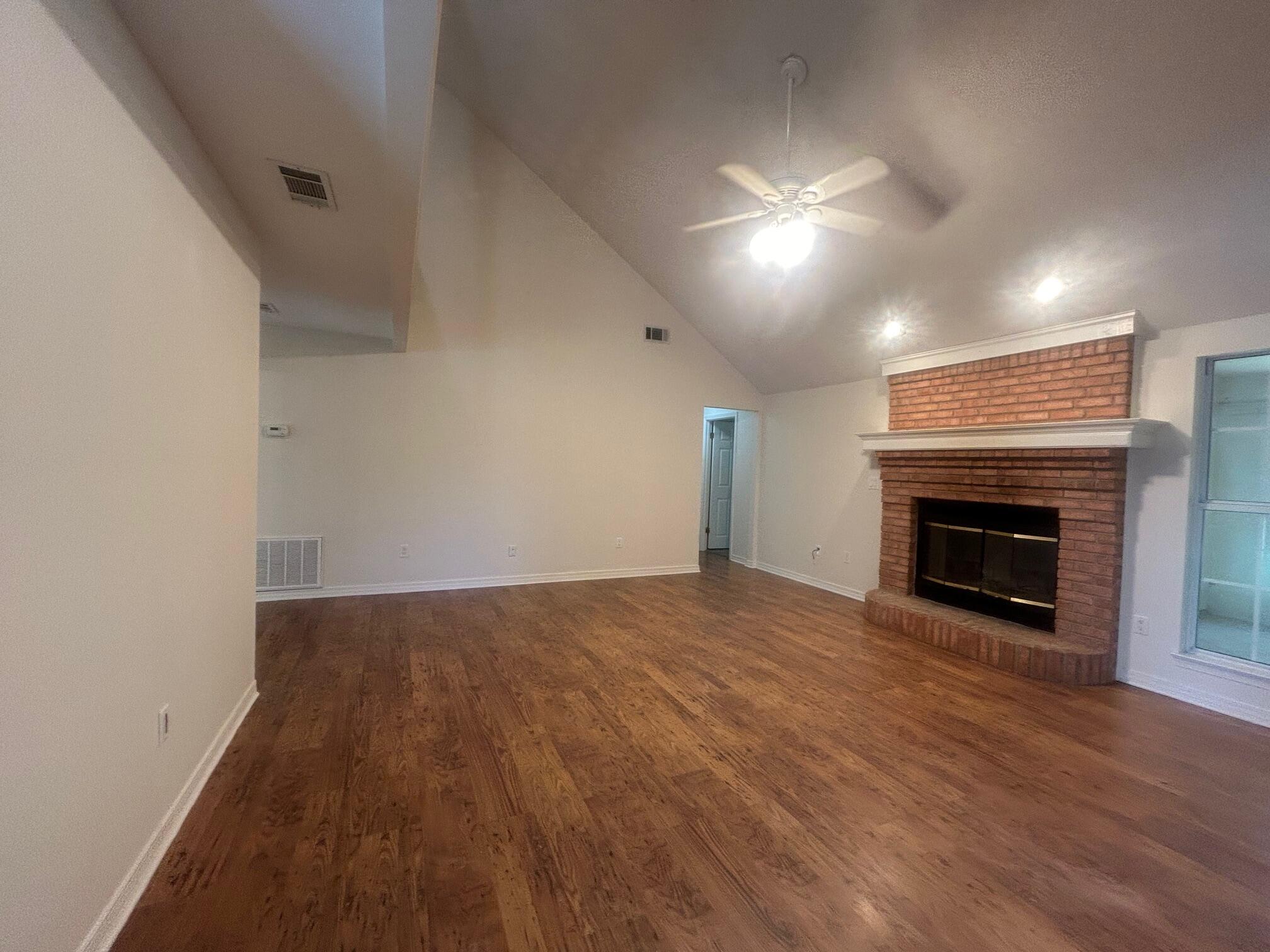 RIVERSIDE NORTH - Residential Lease