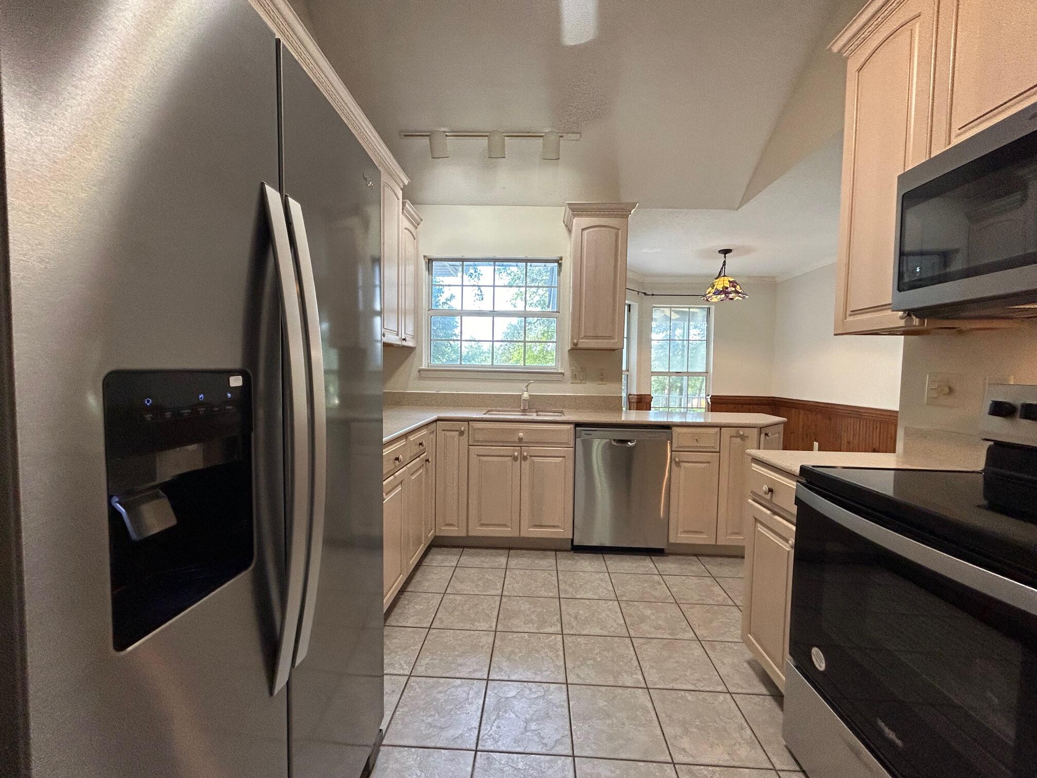 RIVERSIDE NORTH - Residential Lease