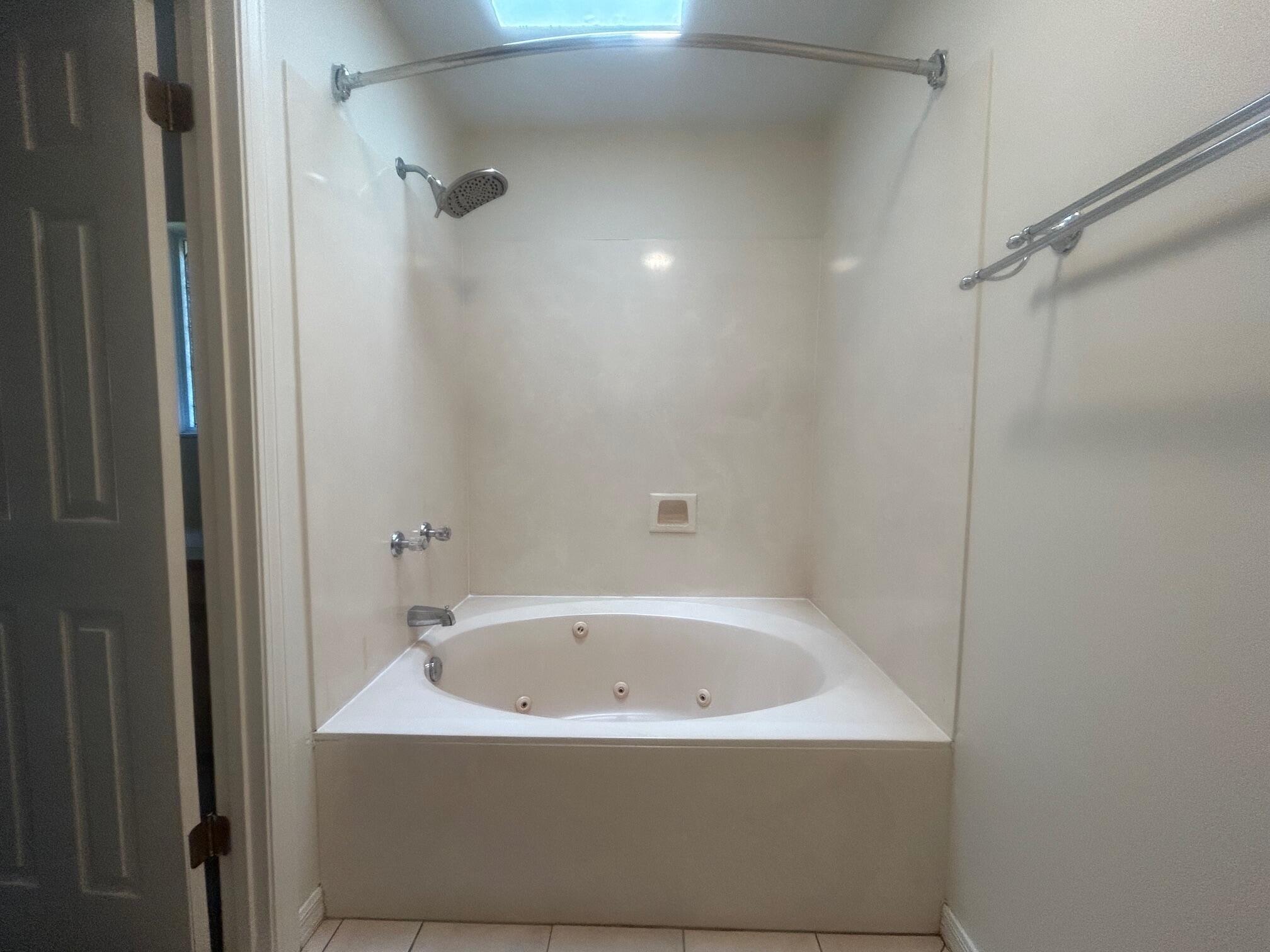 RIVERSIDE NORTH - Residential Lease
