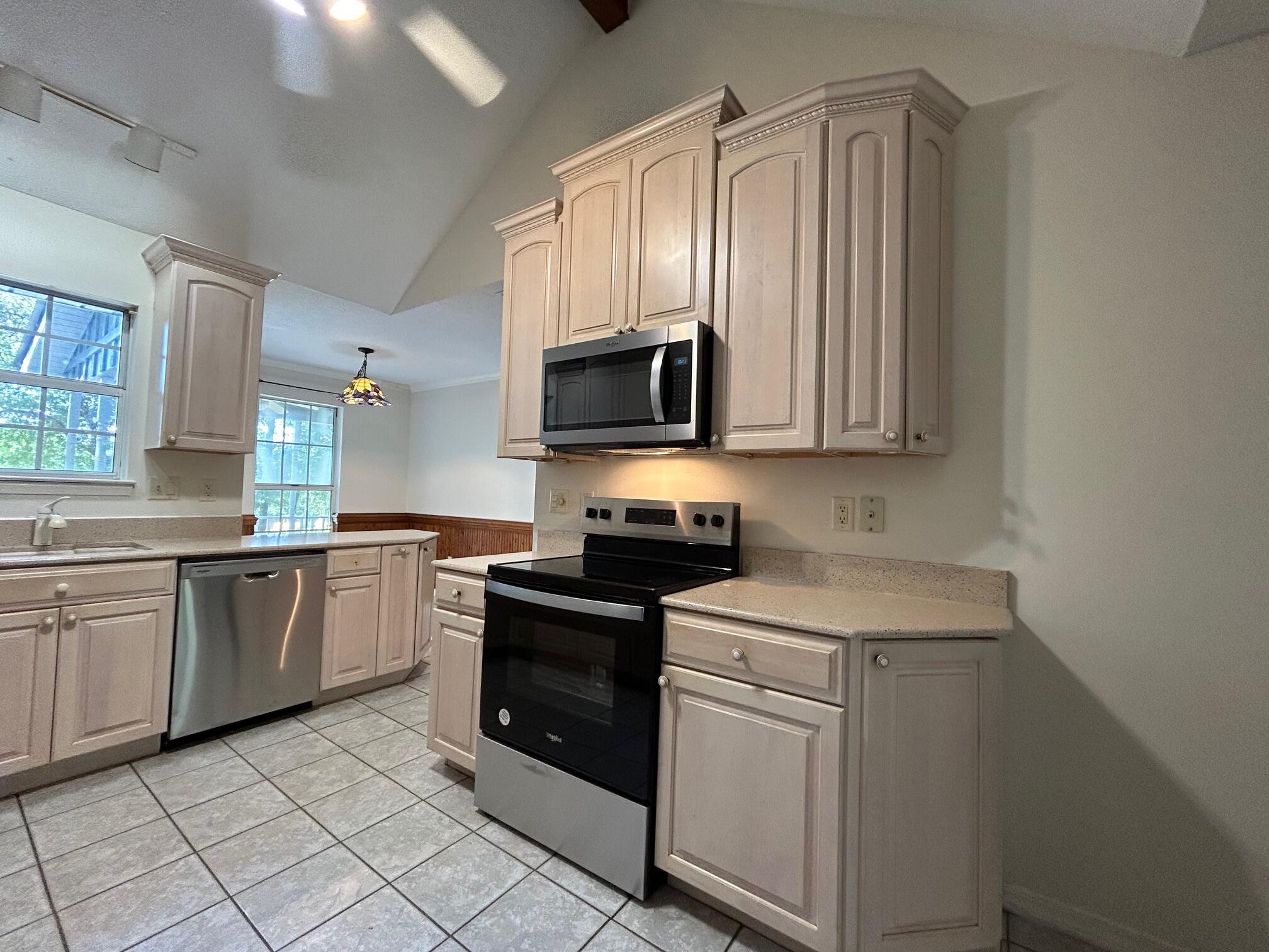 RIVERSIDE NORTH - Residential Lease