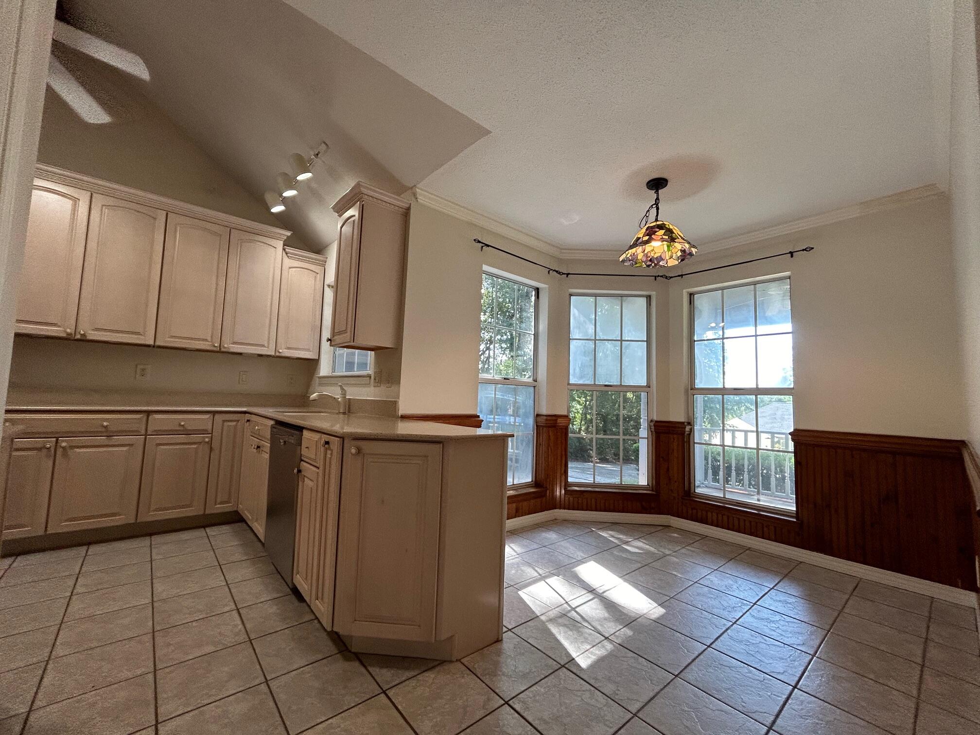 RIVERSIDE NORTH - Residential Lease