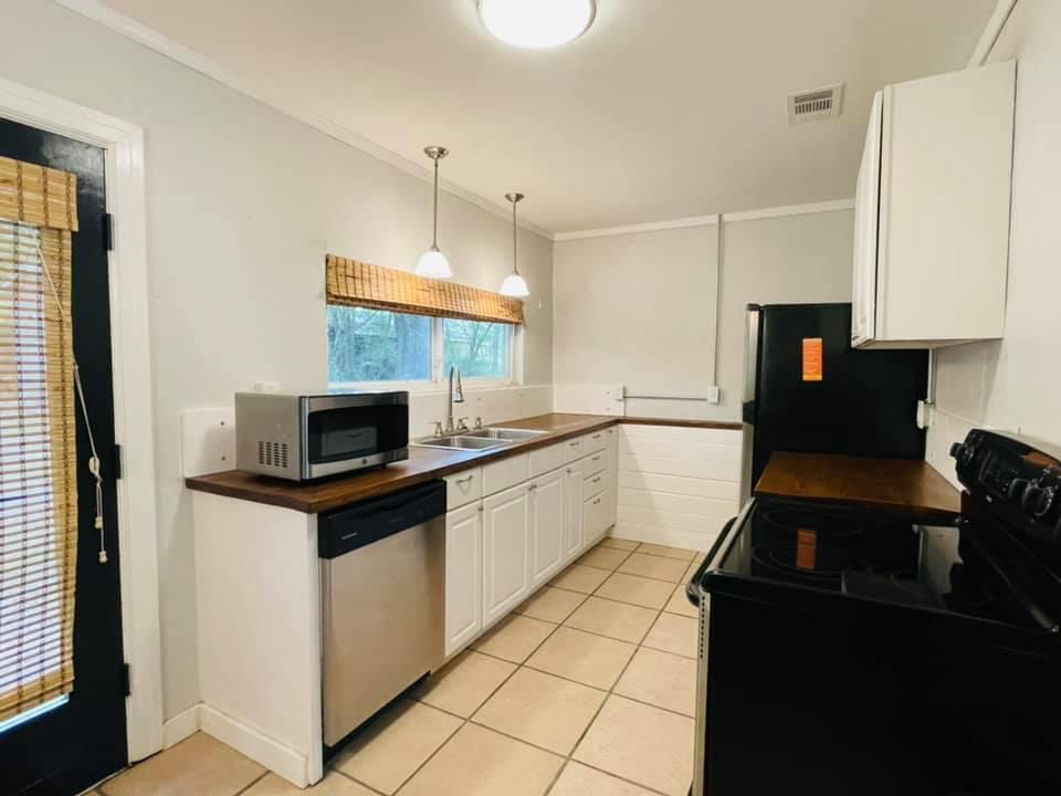 METES & BOUNDS - Residential Lease