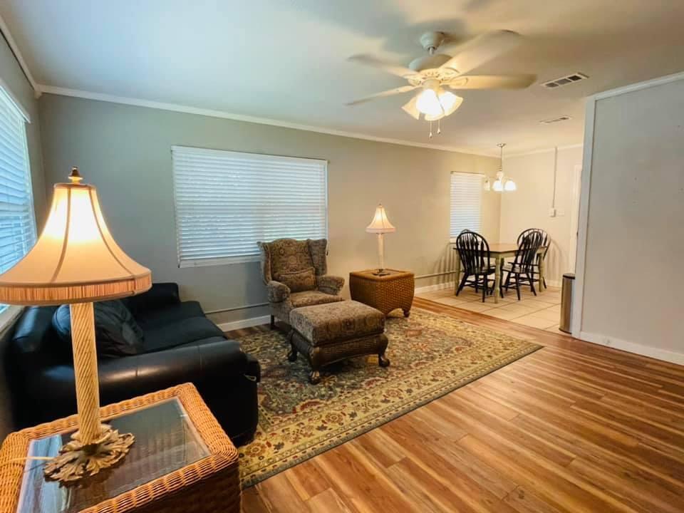 METES & BOUNDS - Residential Lease