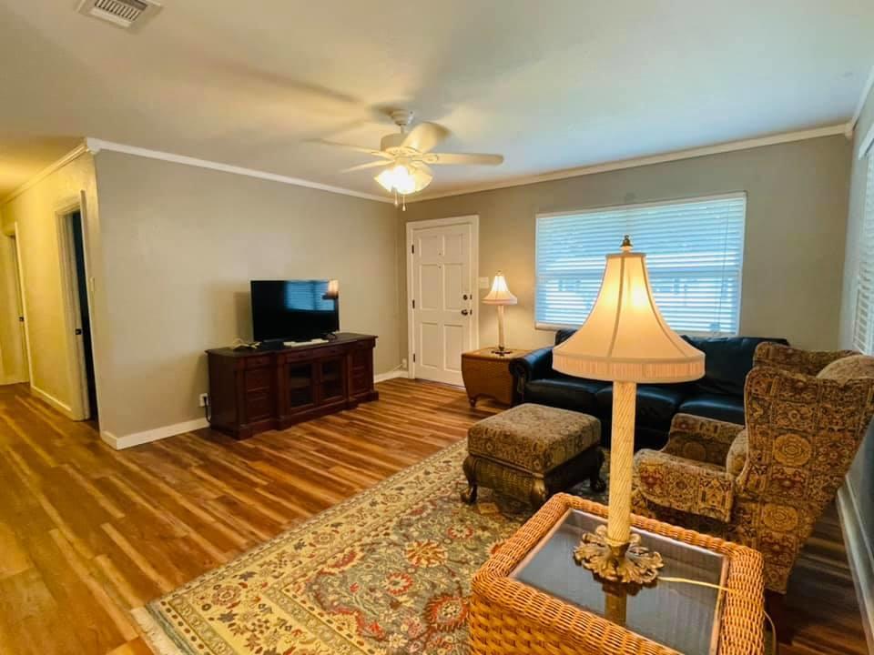 METES & BOUNDS - Residential Lease