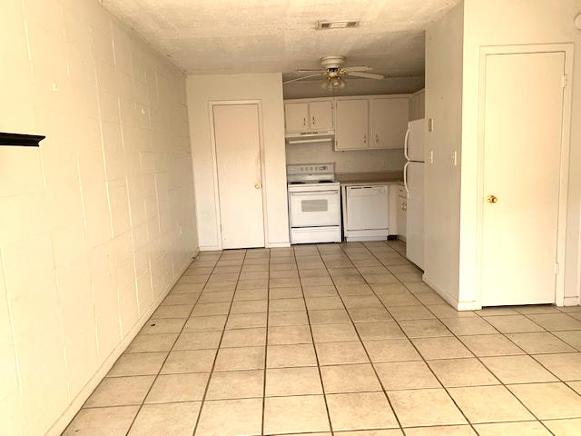 BREAKERS WEST - Residential