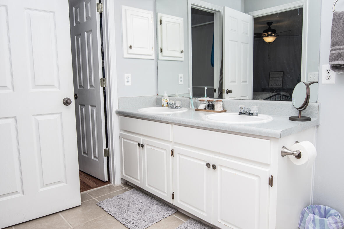 CHEROKEE BEND S/D PH 2 - Residential Lease