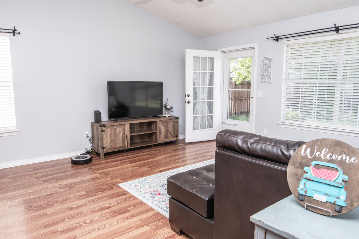 CHEROKEE BEND S/D PH 2 - Residential Lease