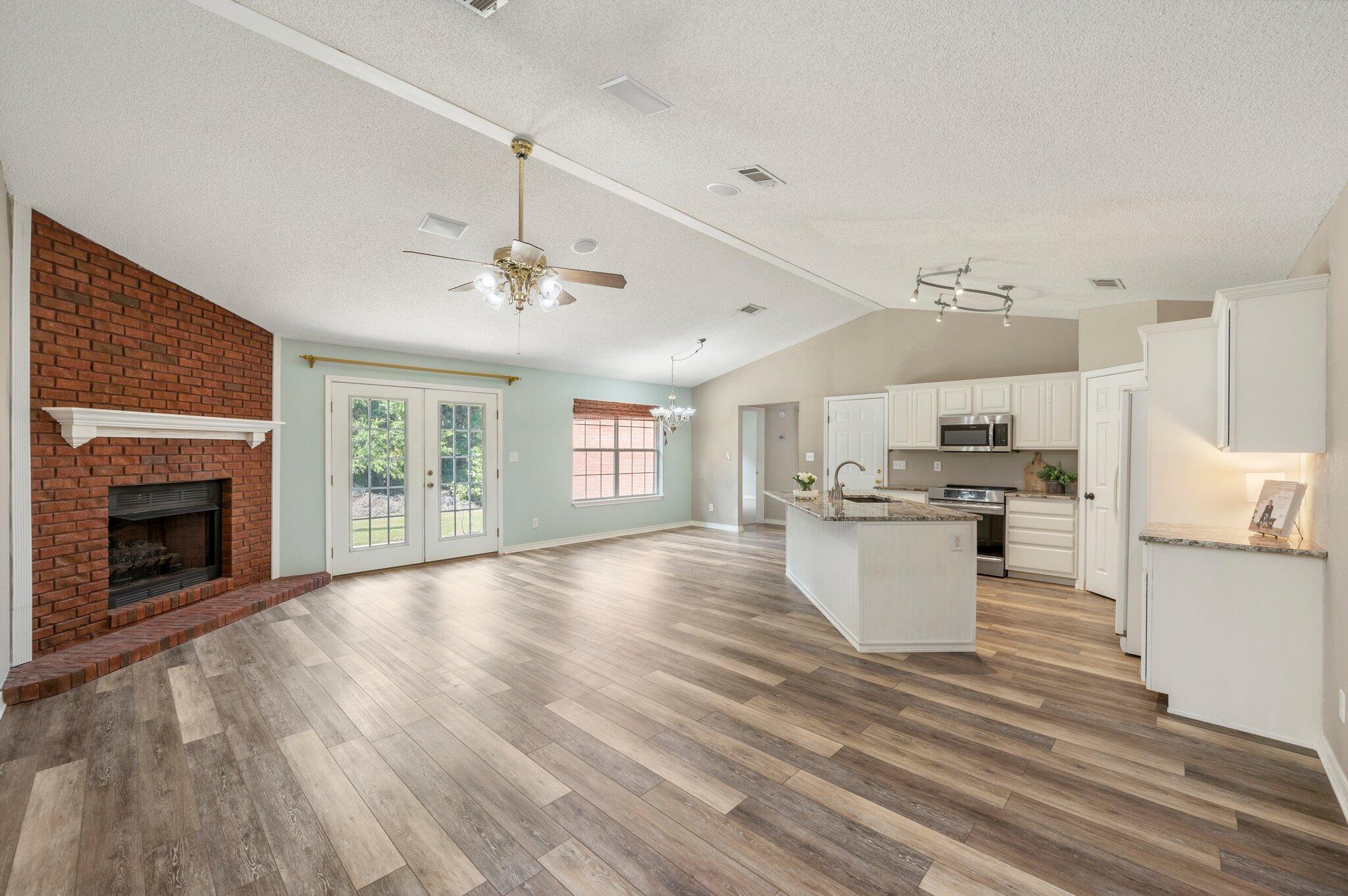 ROLLING HILLS ESTATES - Residential